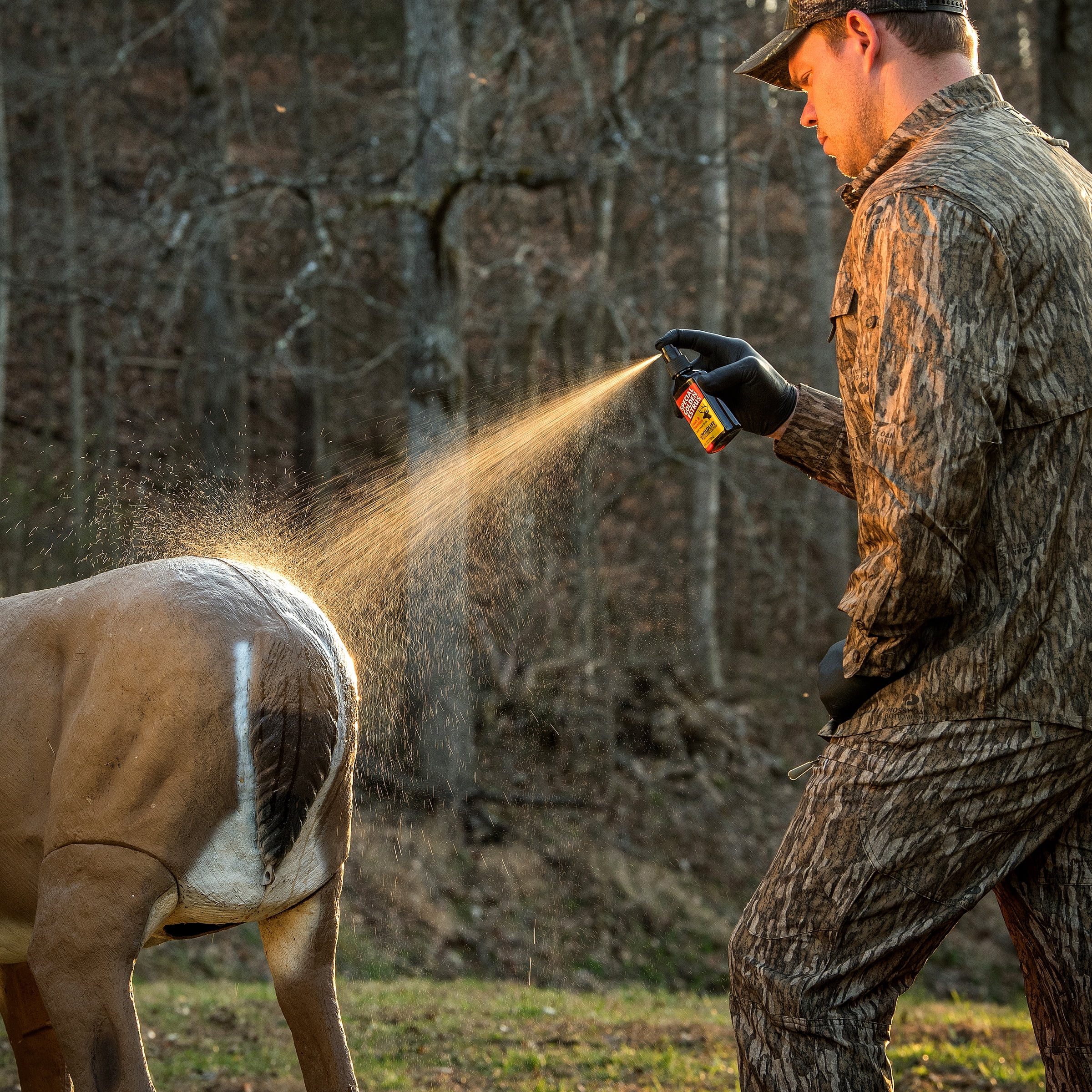 Wildlife Research Center Special Golden Estrus Classic Aber Bottle 4 fl oz Doe Estrous Scent With Sprayer