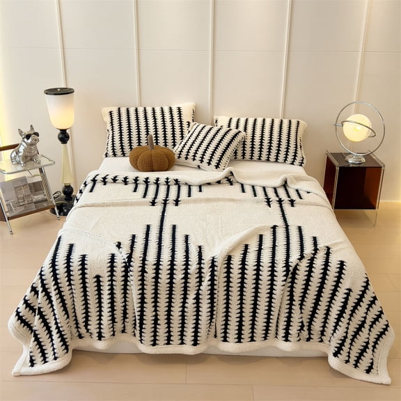 Hometravel Velvet Plush Blanket, Soft Shawl Throw Cover, Warm Luncheon Blanket for Sofa Bed and Living Room Comfort