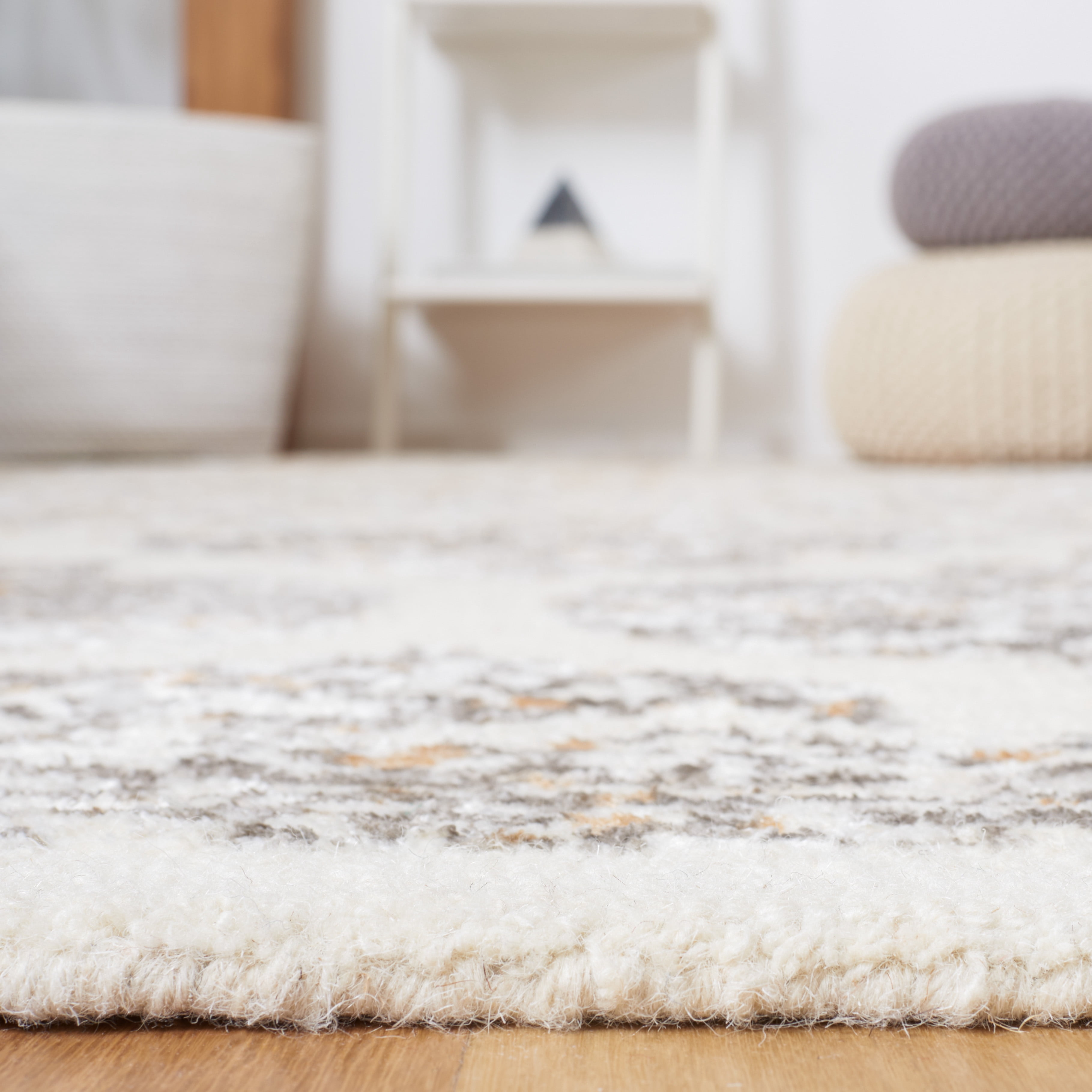 SAFAVIEH Artistry Carlie Ogee Area Rug, Ivory/Gold, 7' x 7' Round