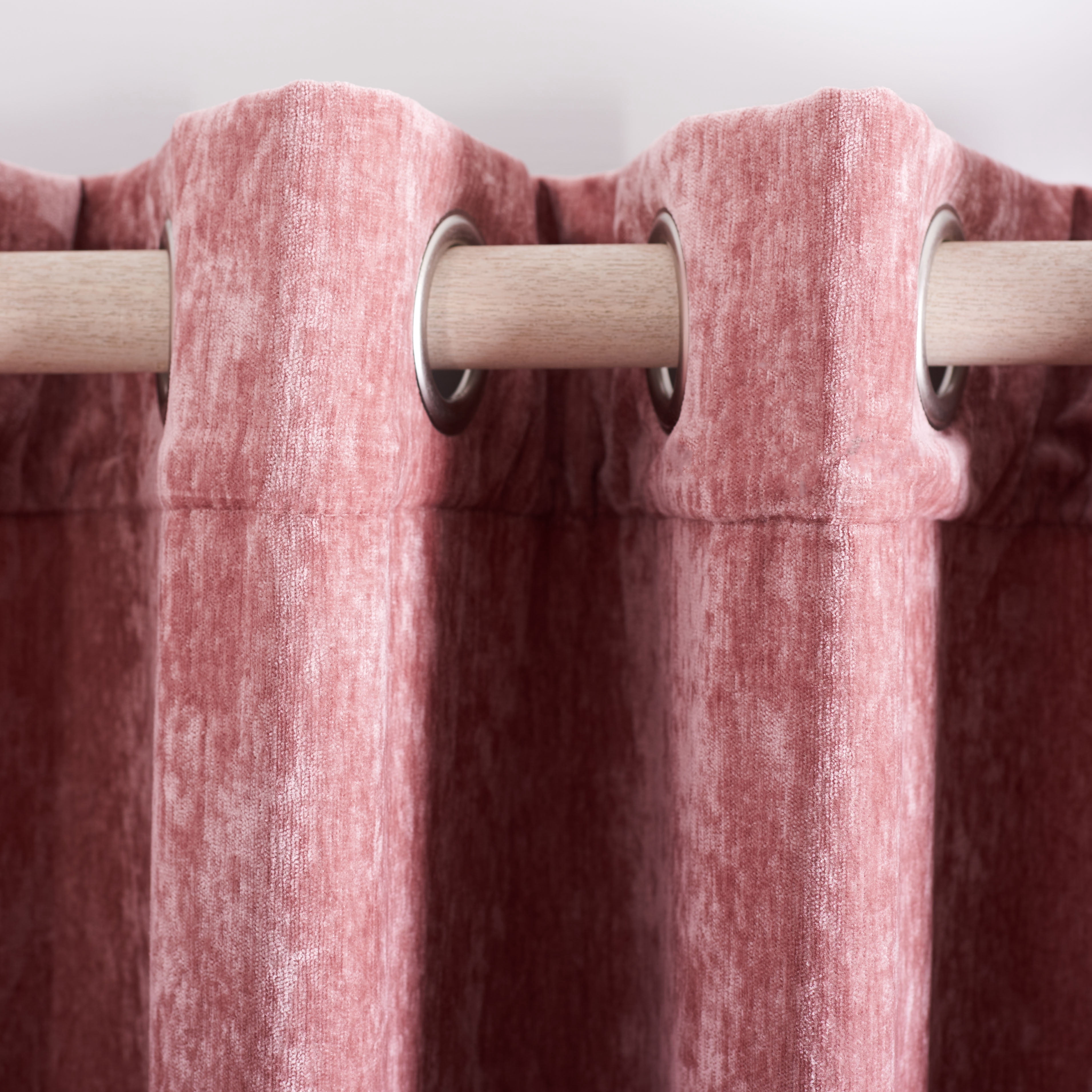 SAFAVIEH Voleria Contemporary Rose Solid Grommet Blackout Curtains, 52" x 96"