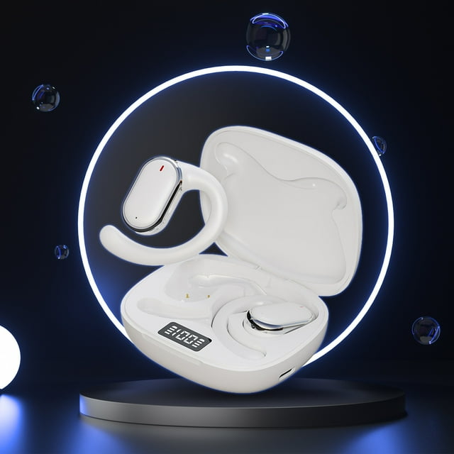 xihbxyly especiales del día auriculares inalámbricos bluetooth en cancelación, auriculares estéreo en micrófono, estuche de carga inalámbrica, pantalla led en encendido para teléfono, tv, pc y portát — Vista 3/4 de auriculares true wireless blancos con ganchos auriculares y estuche abierto; estuche blanco con pantalla LED numérica frontal, dos auriculares blancos con superficie metálica reflectante y contactos de carga visibles en el interior, fondo oscuro con aro luminoso. Apto para llamadas y audio en teléfono, TV y PC.