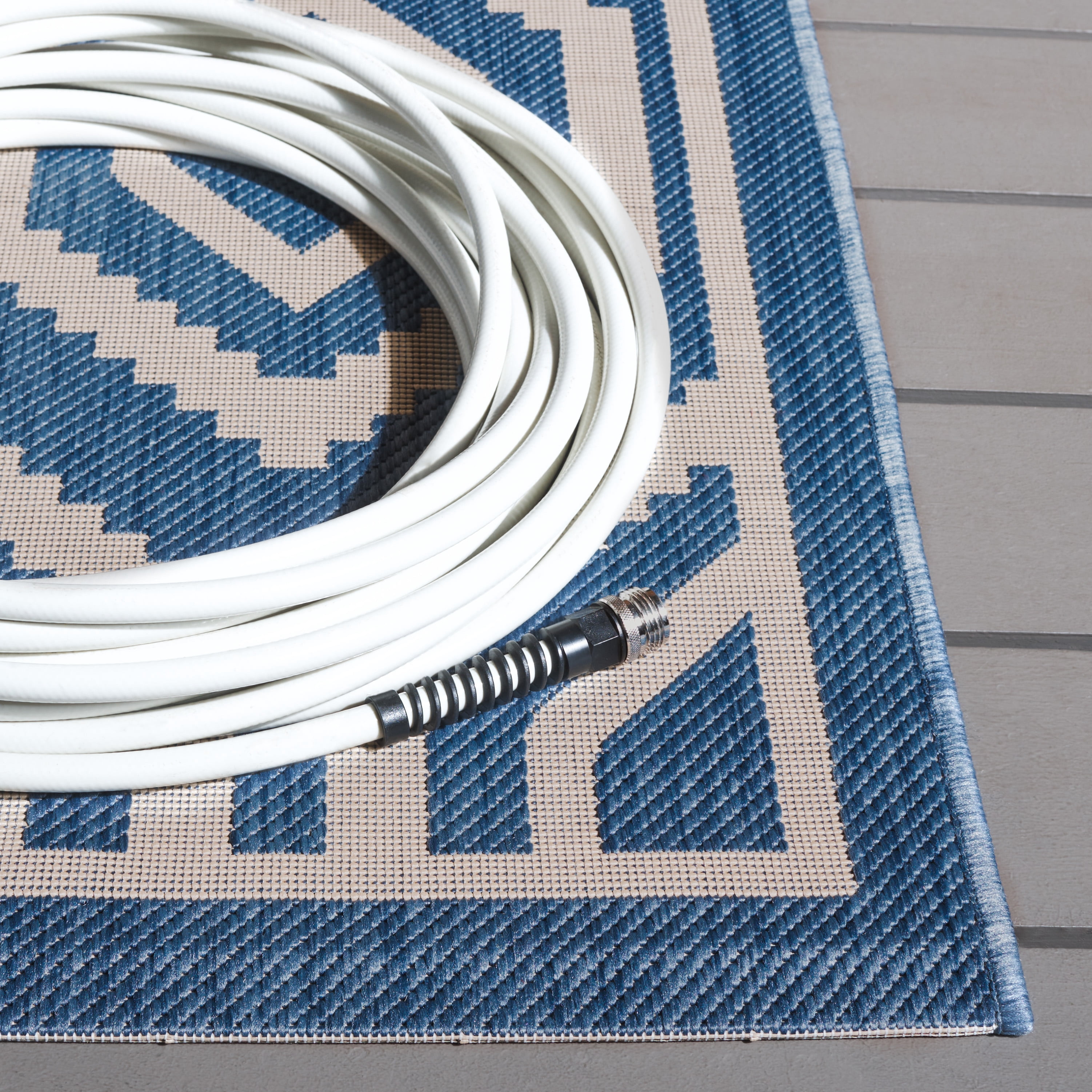 Safavieh Courtyard Amelia Geometric Indoor/Outdoor Area Rug, Blue/Beige, 7'10" x 7'10" Square