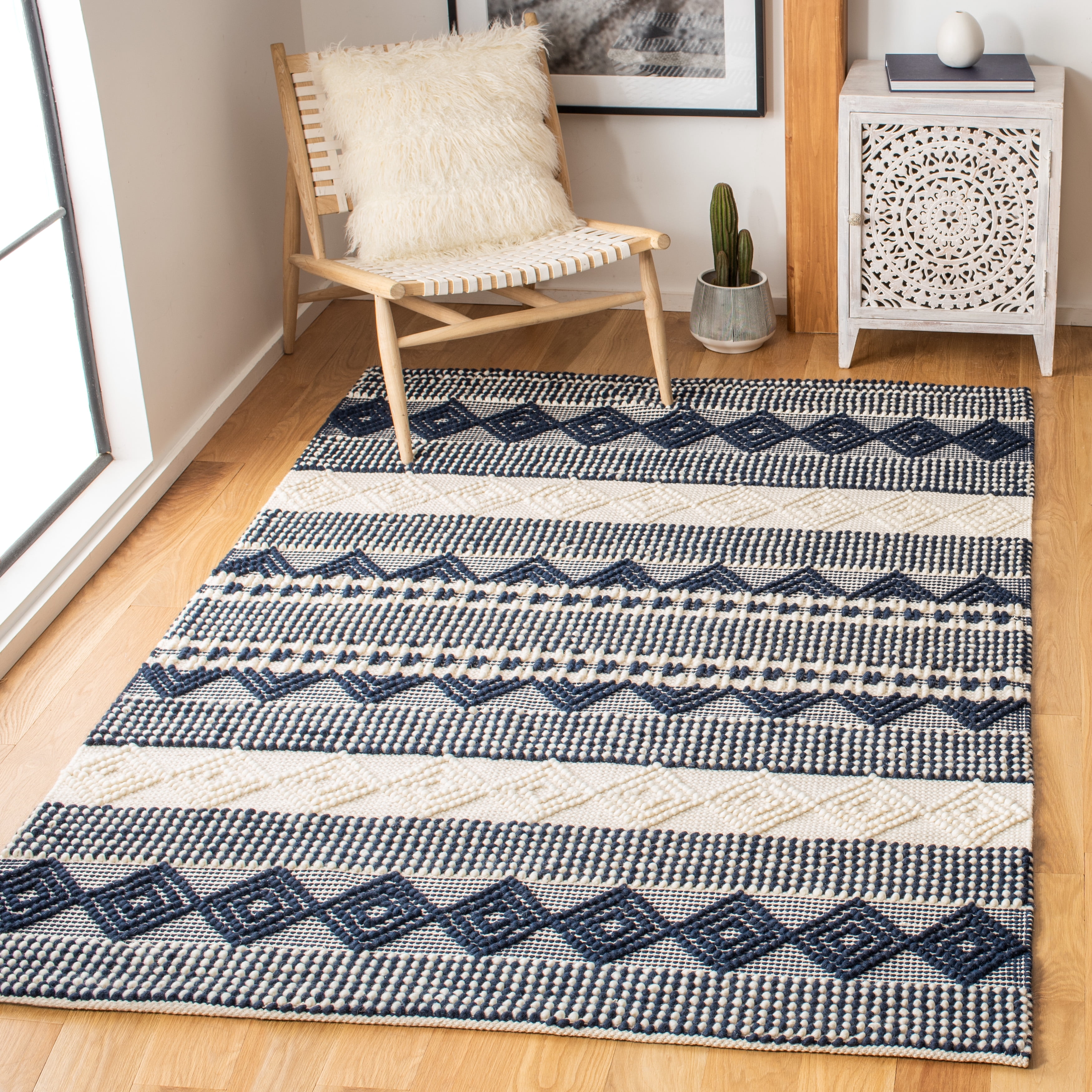 SAFAVIEH Natura Carly Geometric Area Rug, Navy/Ivory, 4' x 4' Square