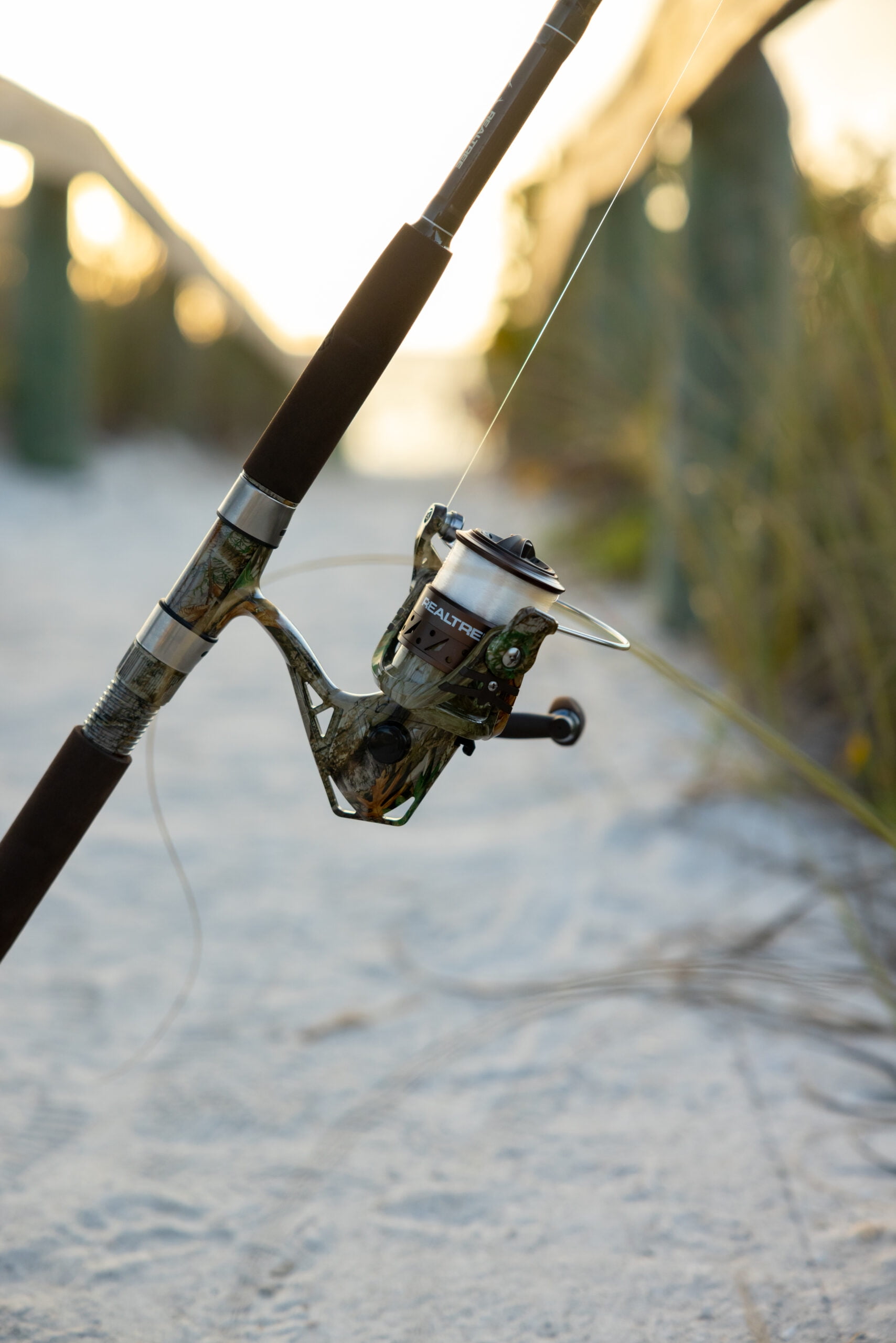 Realtree - Brandclub - Realtree 7ft Medium Fiberglass Catfish Spinning  Combo Fishing Rod and Reel