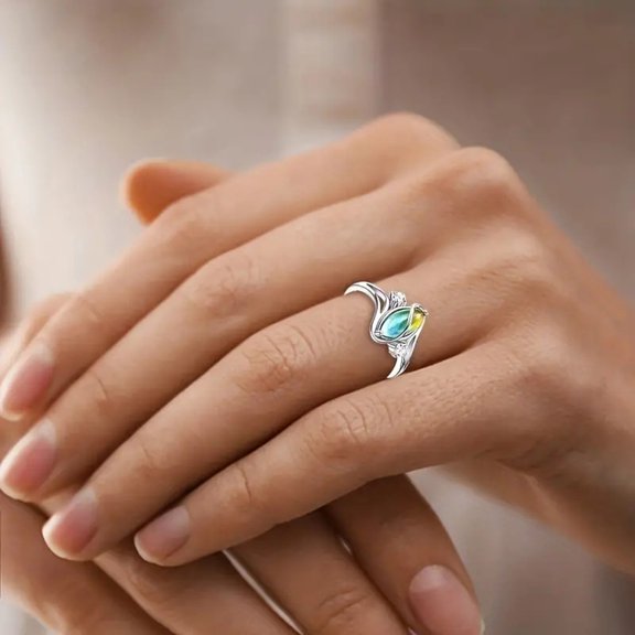 YYKihy Elegant Geometric Lady's Ring With Green And Zircon Accents