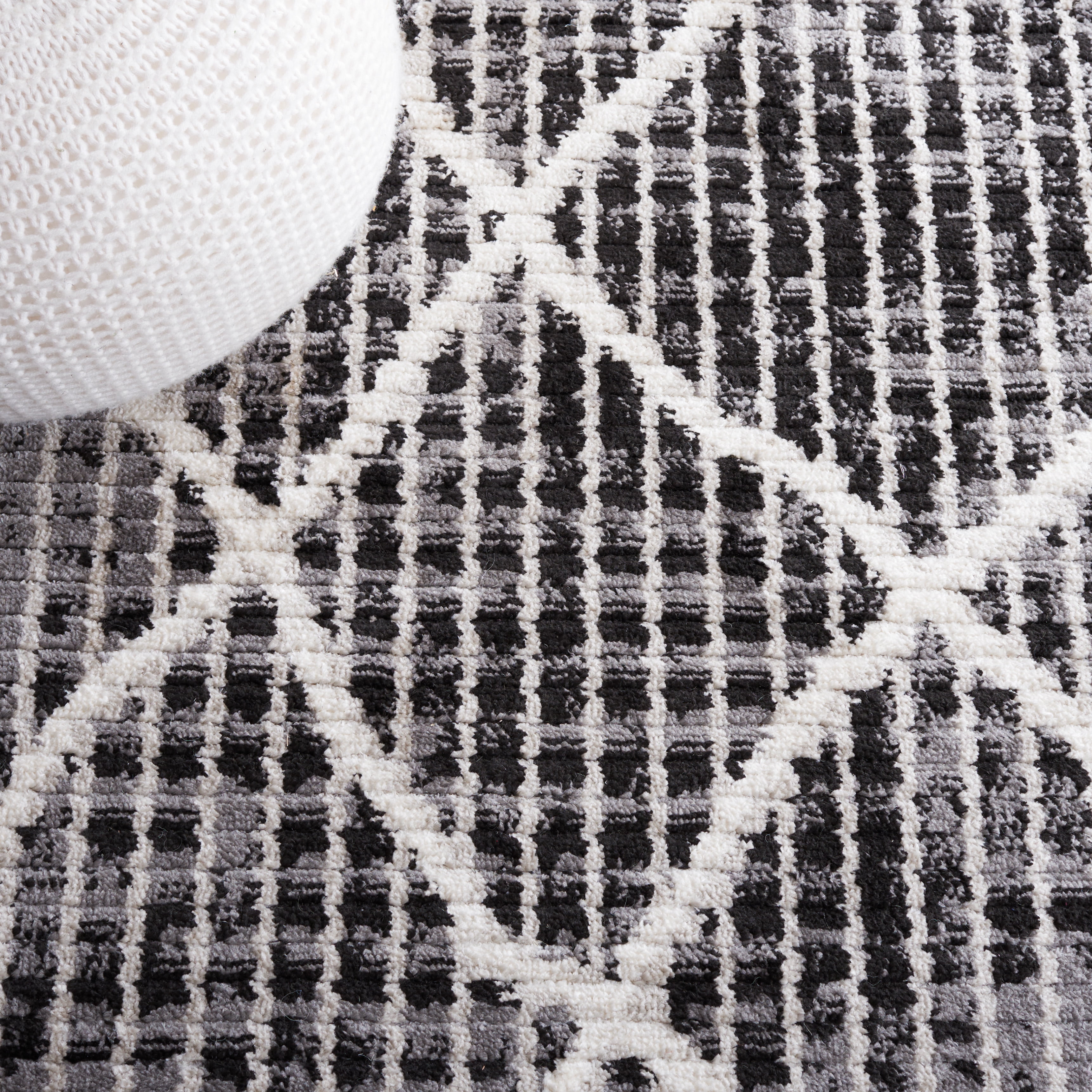 SAFAVIEH Marrakesh Nellie Geometric Polyester Area Rug, Charcoal/Ivory, 5'3" x 7'7"