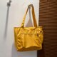 thumbnail image 4 of Bolsa Bolso De Hombro Bolso de hombro simple casual de mujer de nylon de gran capacidad para el trabajo (Amarillo), 4 of 8