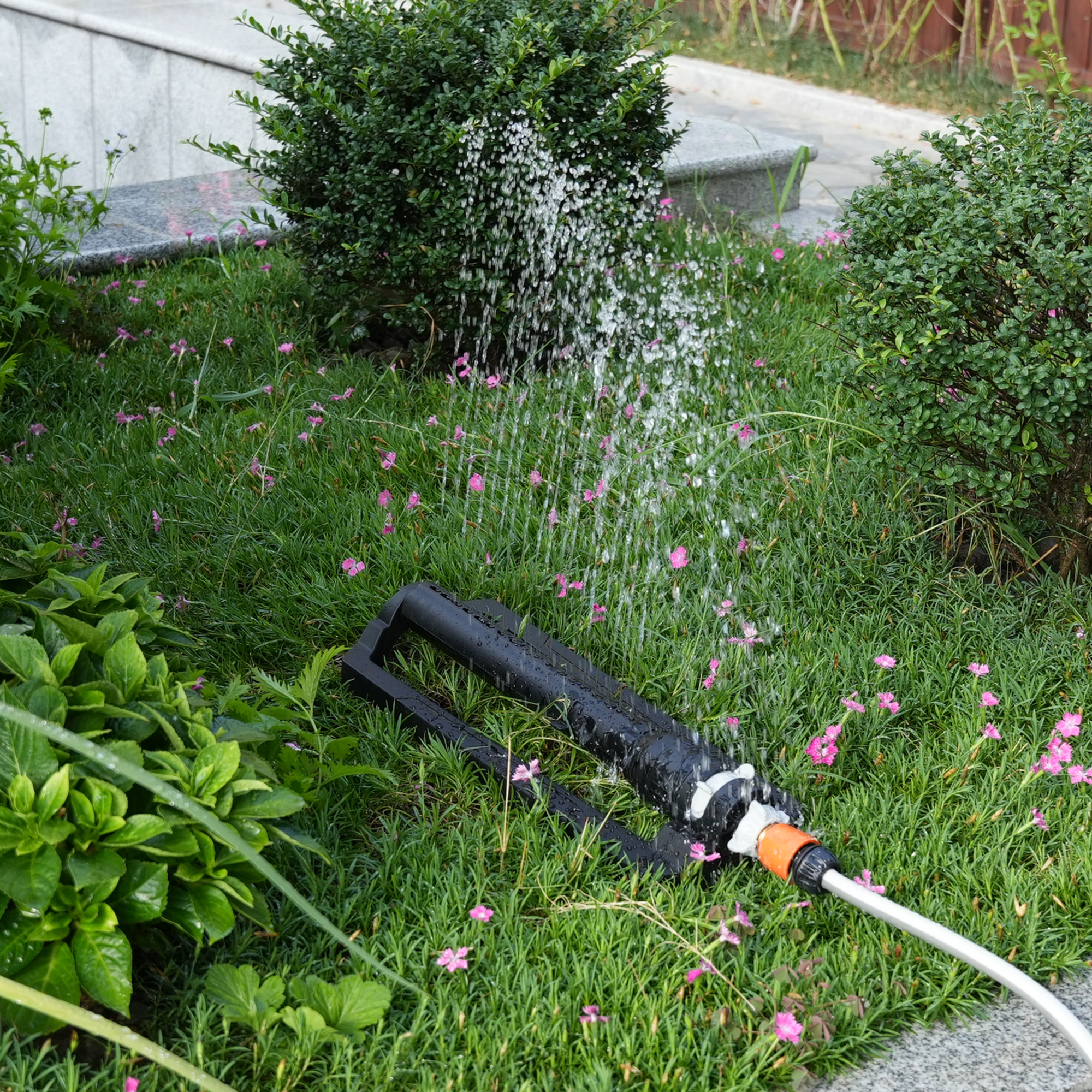 Strongway Turbo Oscillating Adjustable Sprinkler, 18 Nozzles, 35ft. Dia. Coverage, 3/4in. Connection