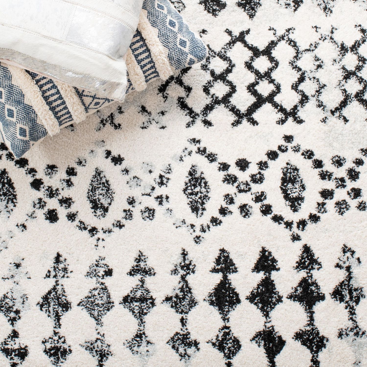 SAFAVIEH Tulum Herbert Distressed Southwestern Area Rug