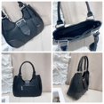 thumbnail image 2 of Nicho de estilo europeo y americano, bolso informal para axila estilo motocicleta para chica caliente, bolso 2023, bolso de hombro versátil y moderno para mujer, 2 of 5