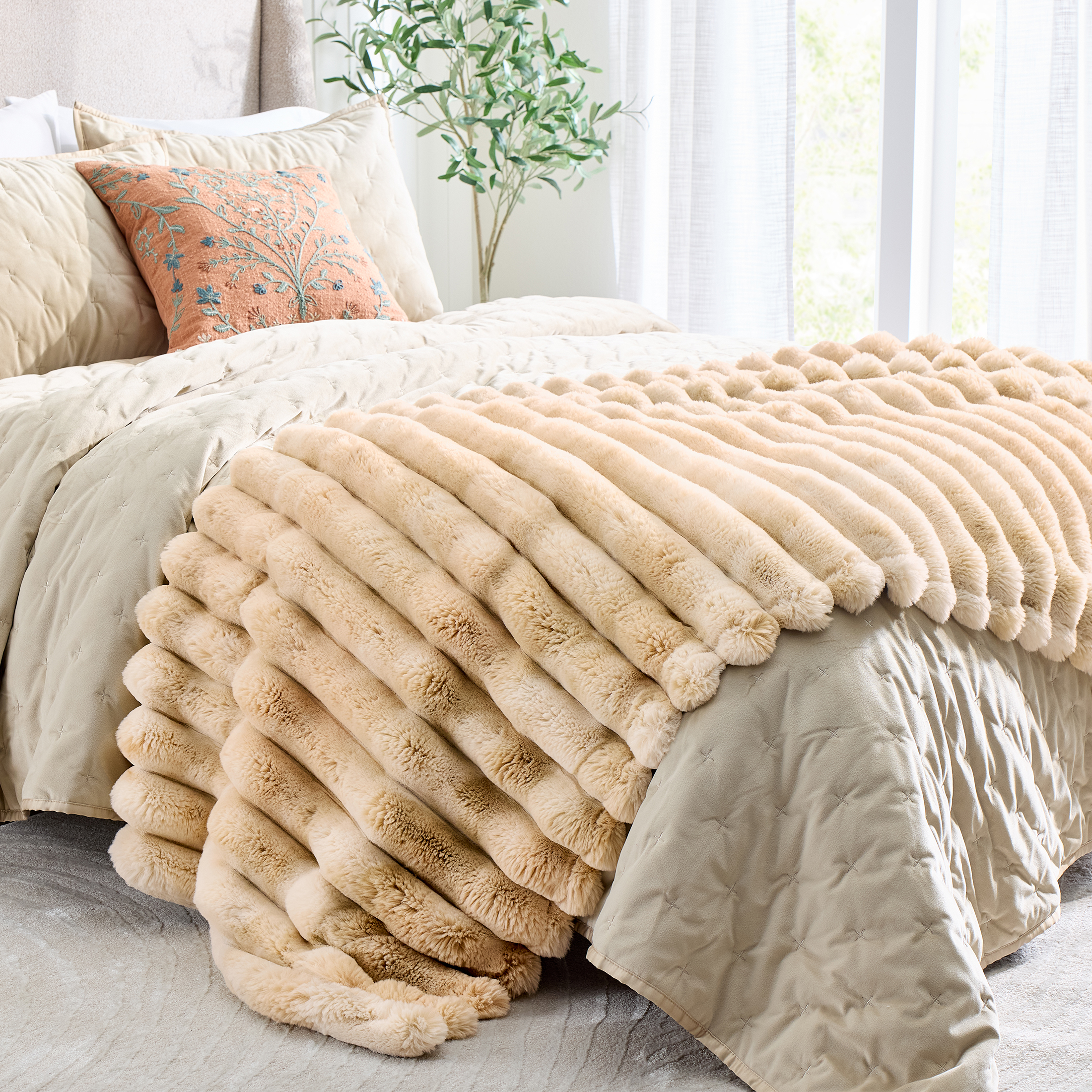 Better Homes & Gardens Beige Marbled Faux Fur Throw photo 2