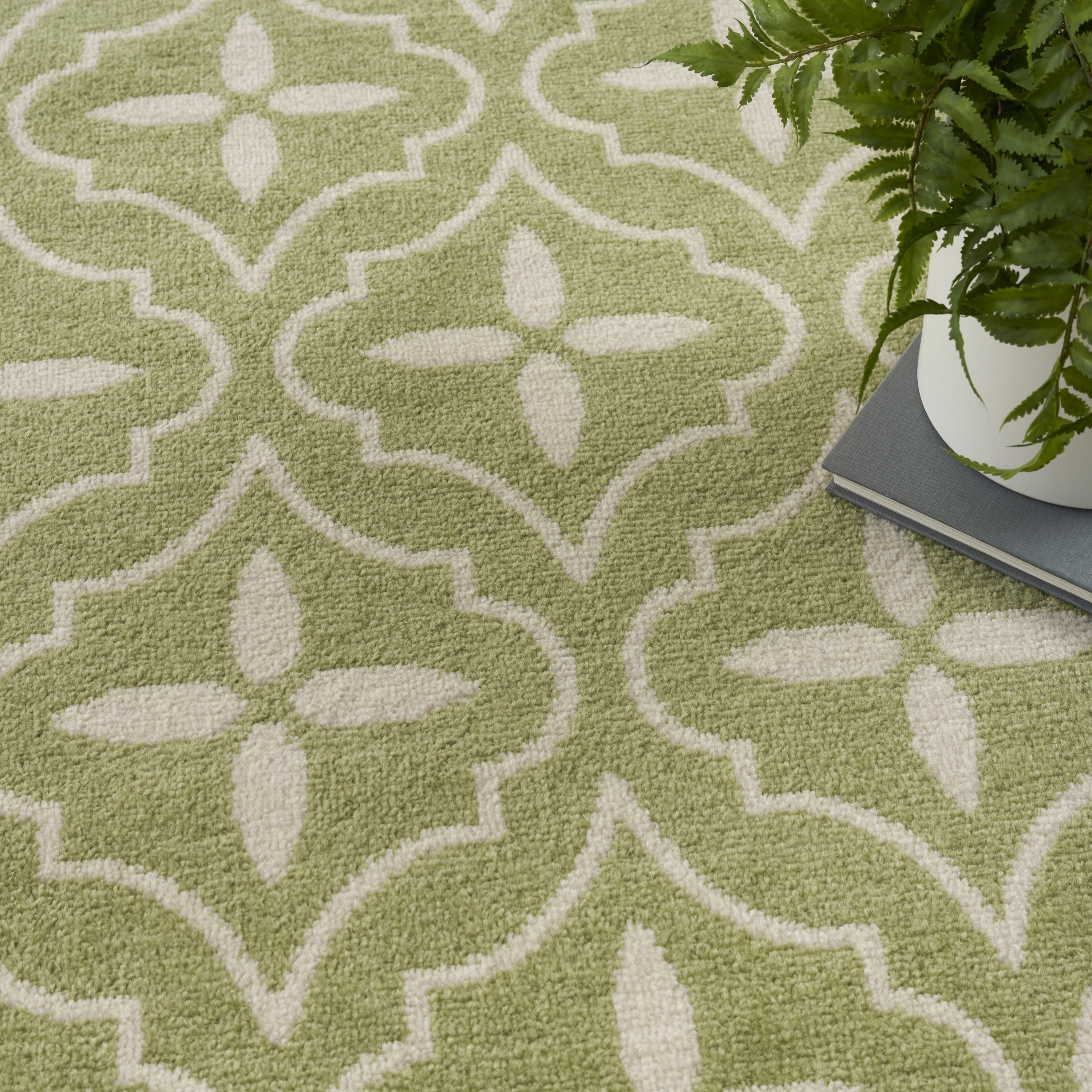 Nourison Essentials Indoor/Outdoor Green Ivory 4' x 6' Area Rug (4x6)