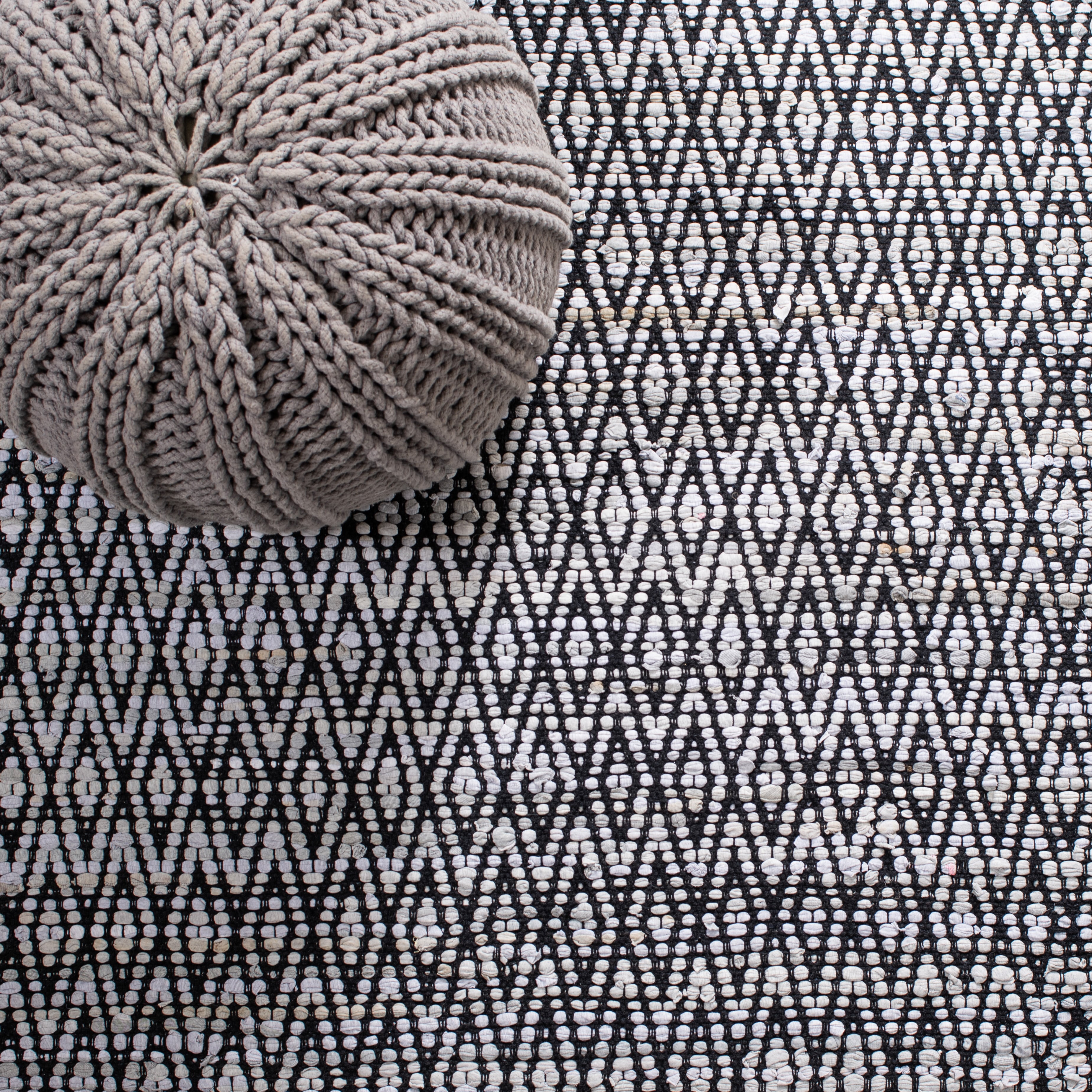 SAFAVIEH Montauk Carina Diamond Area Rug, Grey/Black, 6' x 6' Square