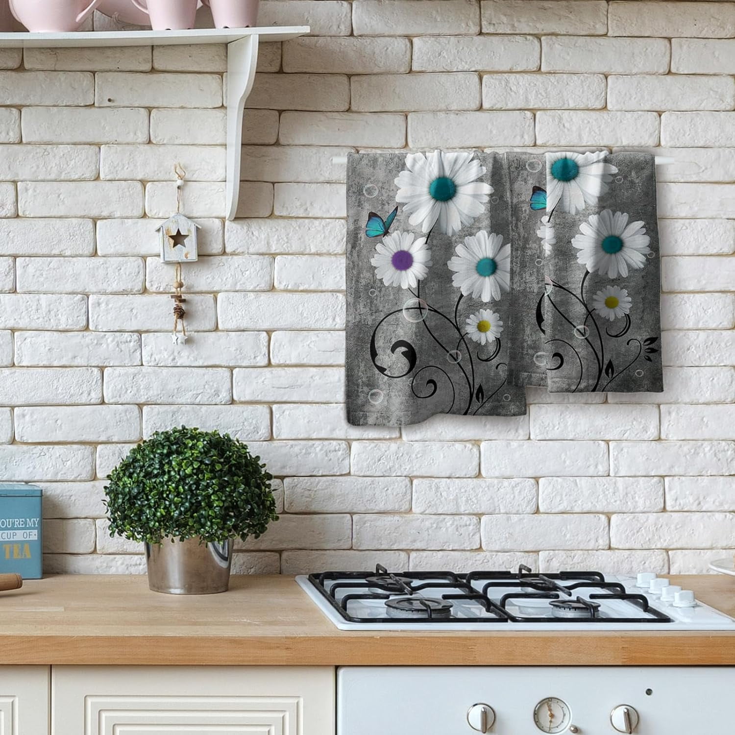 Rustic Daisy Hand Towels  Floral Bathroom Towel Set of 2 Soft Fingertip Towels Decorative Kitchen Dish Towel for Guest Hotel Sport
