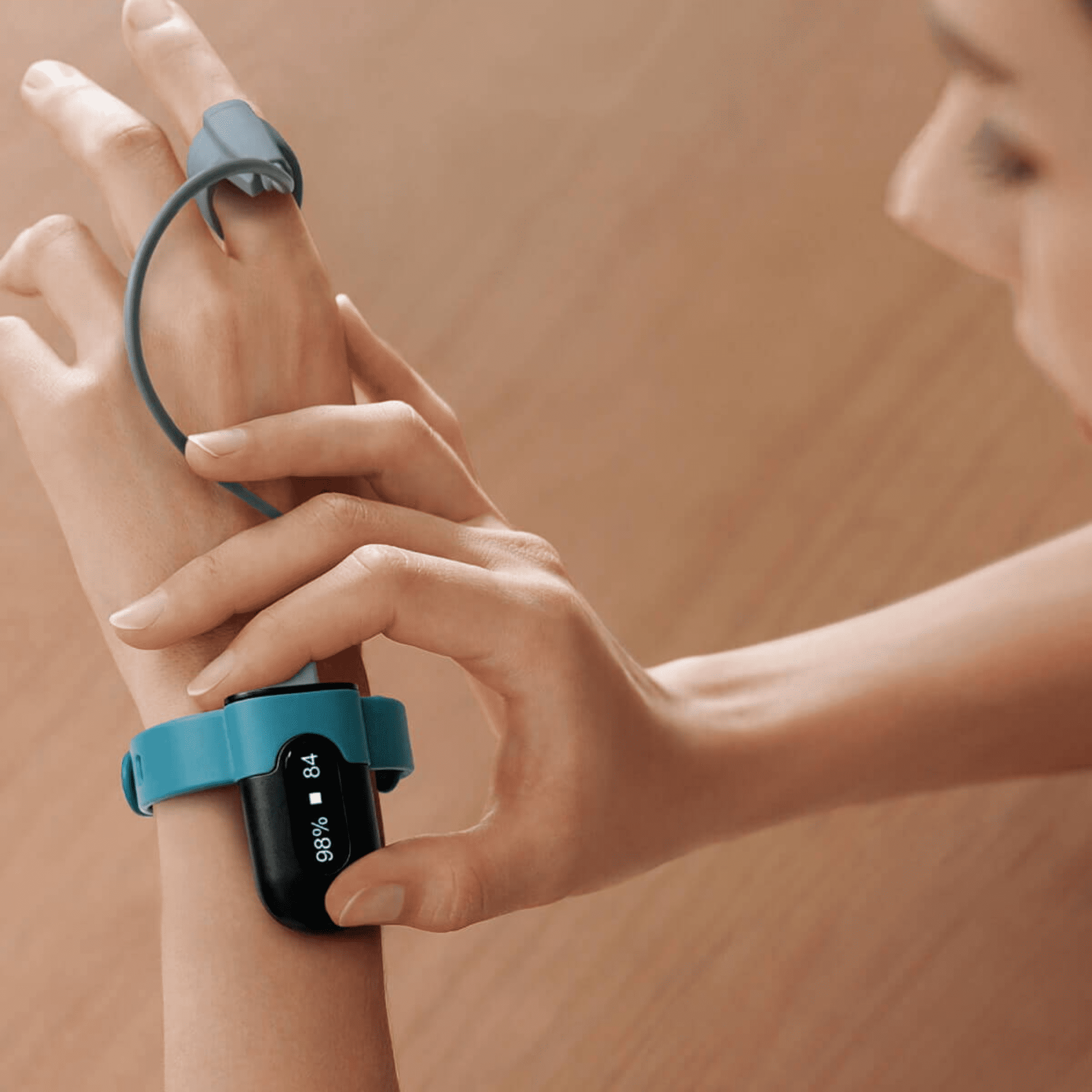 Open Box Vibeat Oxy U Wearable Wrist Pulse Oximeter, SPO2/HR Tracking, 16H Battery, Bluetooth, Free App - For Sports & Aviation