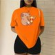 thumbnail image 3 of Playera Blusa De Capibara Comiendo Pizza Ropa Divertida Para Mujer Capibara Color Anaranjado Talla Chica Marca Emil SaEs, 3 of 4
