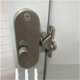 thumbnail image 1 of Cerradura de puerta corrediza de 90 grados, hebilla de puerta en ángulo recto, cerradura de privacidad, cerradura de puerta corrediza de acero inoxidable 304 y cerradura de perno de leva., 1 of 5
