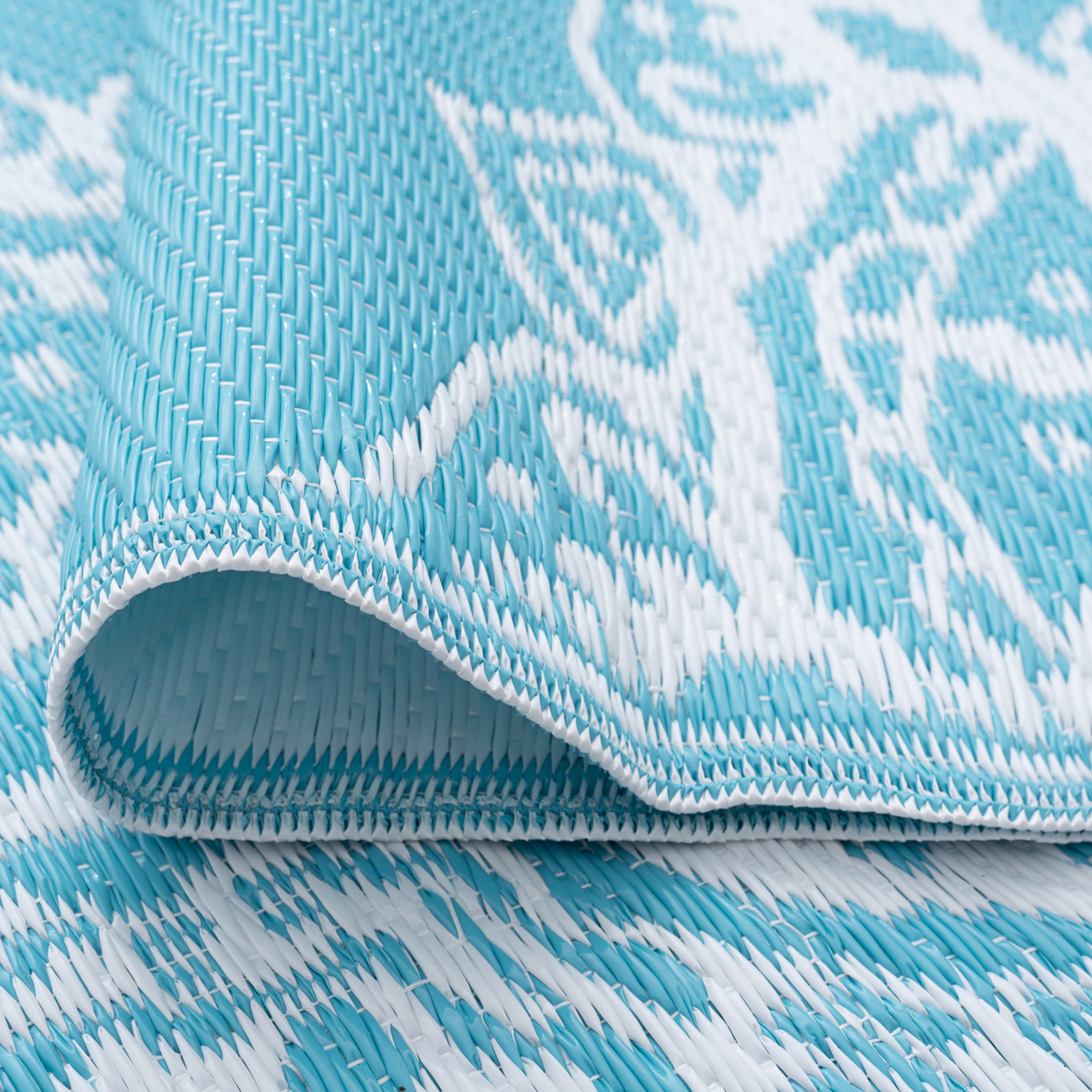 5x7 Reversible Aqua and White Polypropylene Outdoor Medallion Area Rug