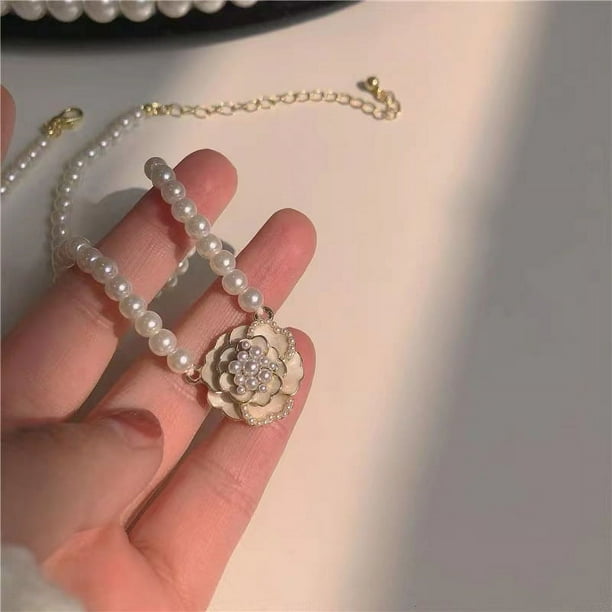 Collar de perlas Camellia Nocturne con diseño de nicho, estilo retro francés, elegante, sentido del diseño, cadena de clavícula