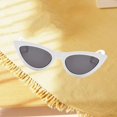 thumbnail image 3 of de sol de estrechas para las mujeres blanco Hugo gafas de sol cat eye, 3 of 9
