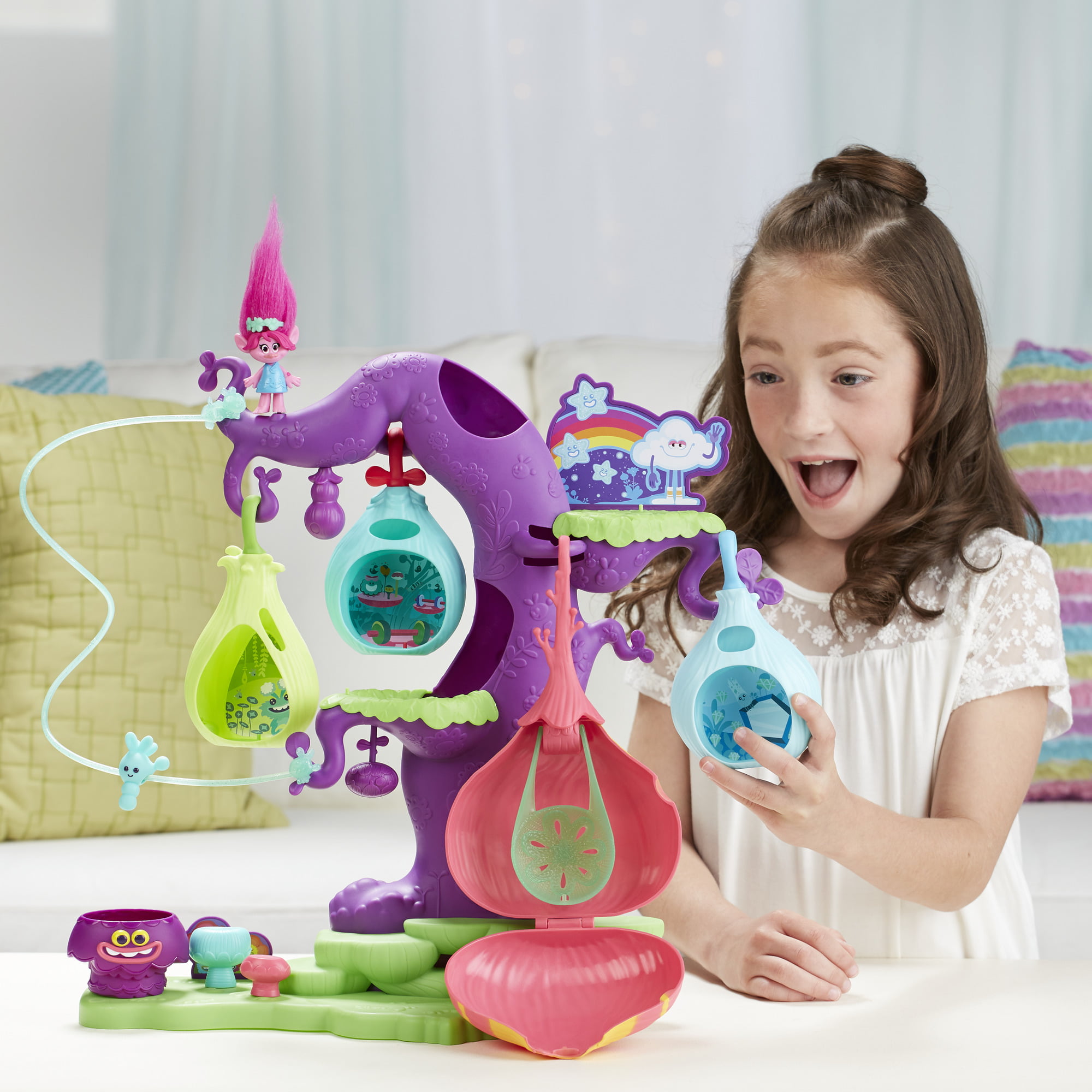 Покажи лучшие игрушки. Игровой набор волшебное дерево троллей. Волшебное дерево троллей. Игровой набор Hasbro Sea Poppy c1837. Самые популярные игрушки для девочек.