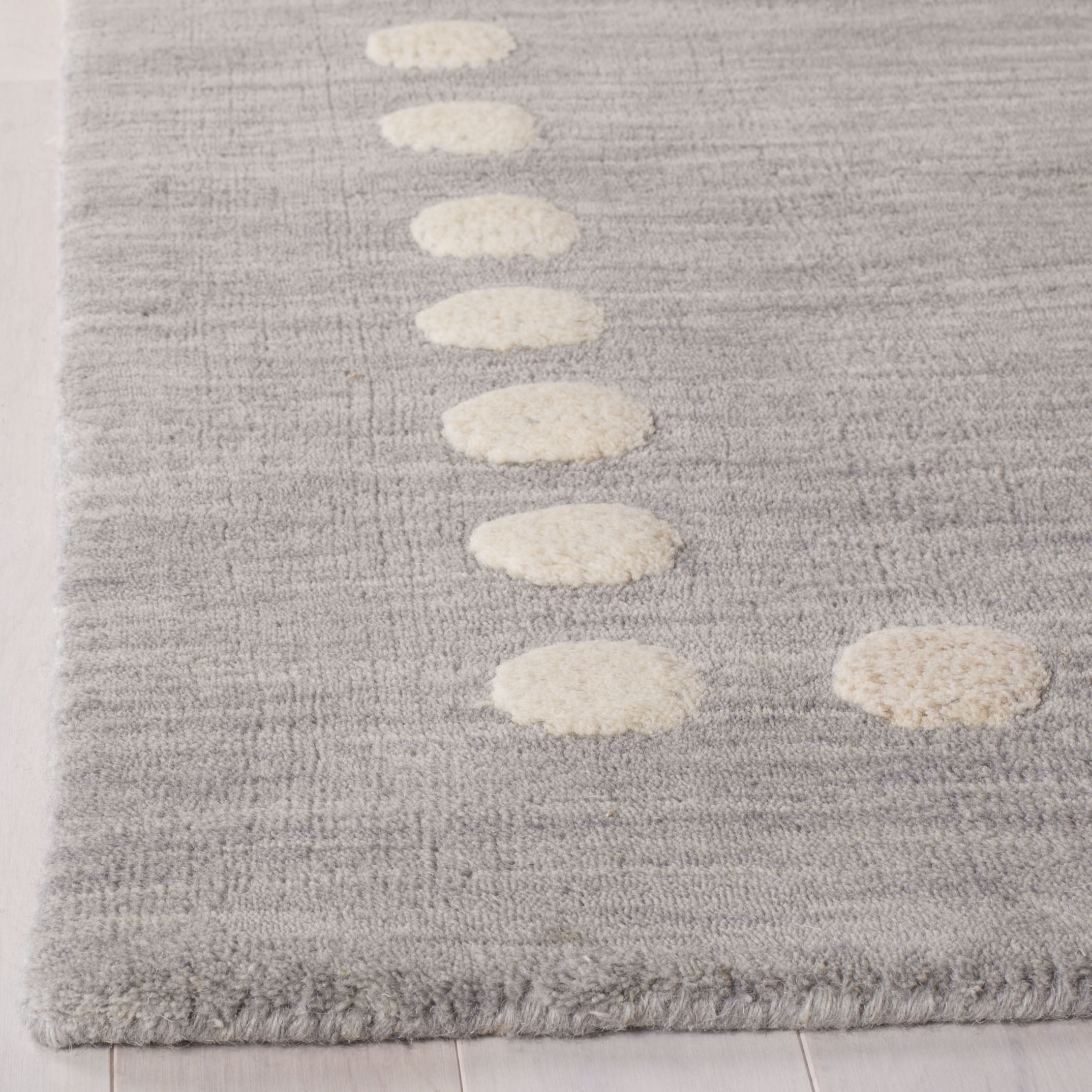 SAFAVIEH Kids Dotted Border Area Rug, Grey, 2' x 3'