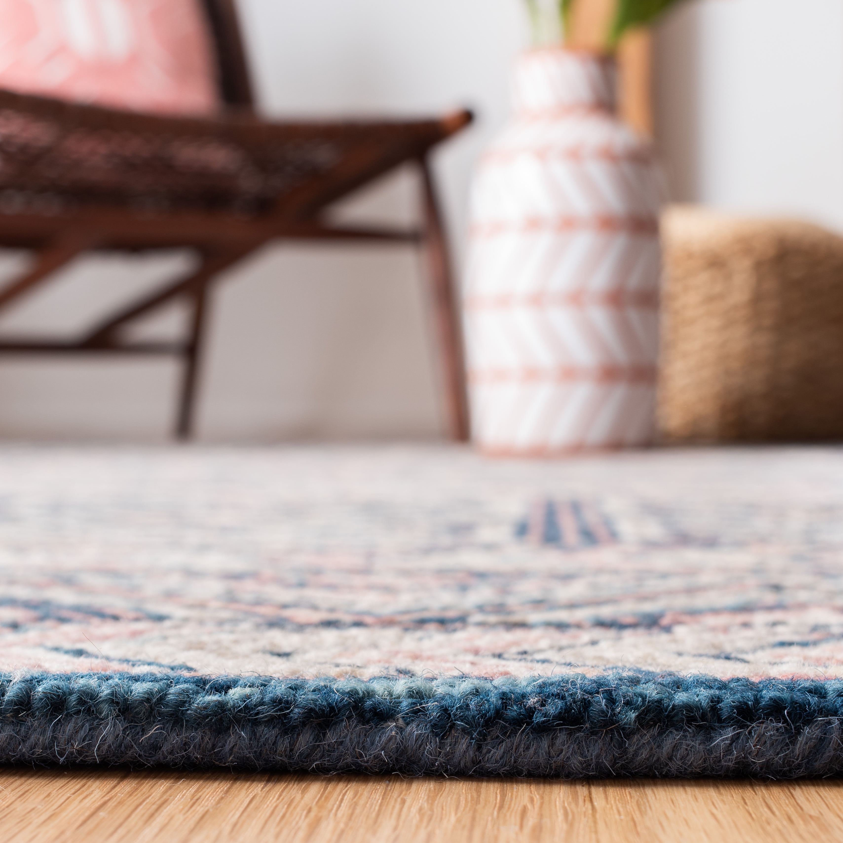 SAFAVIEH Micro-Loop Chao Southwestern Area Rug, Pink/Blue, 5' x 8'