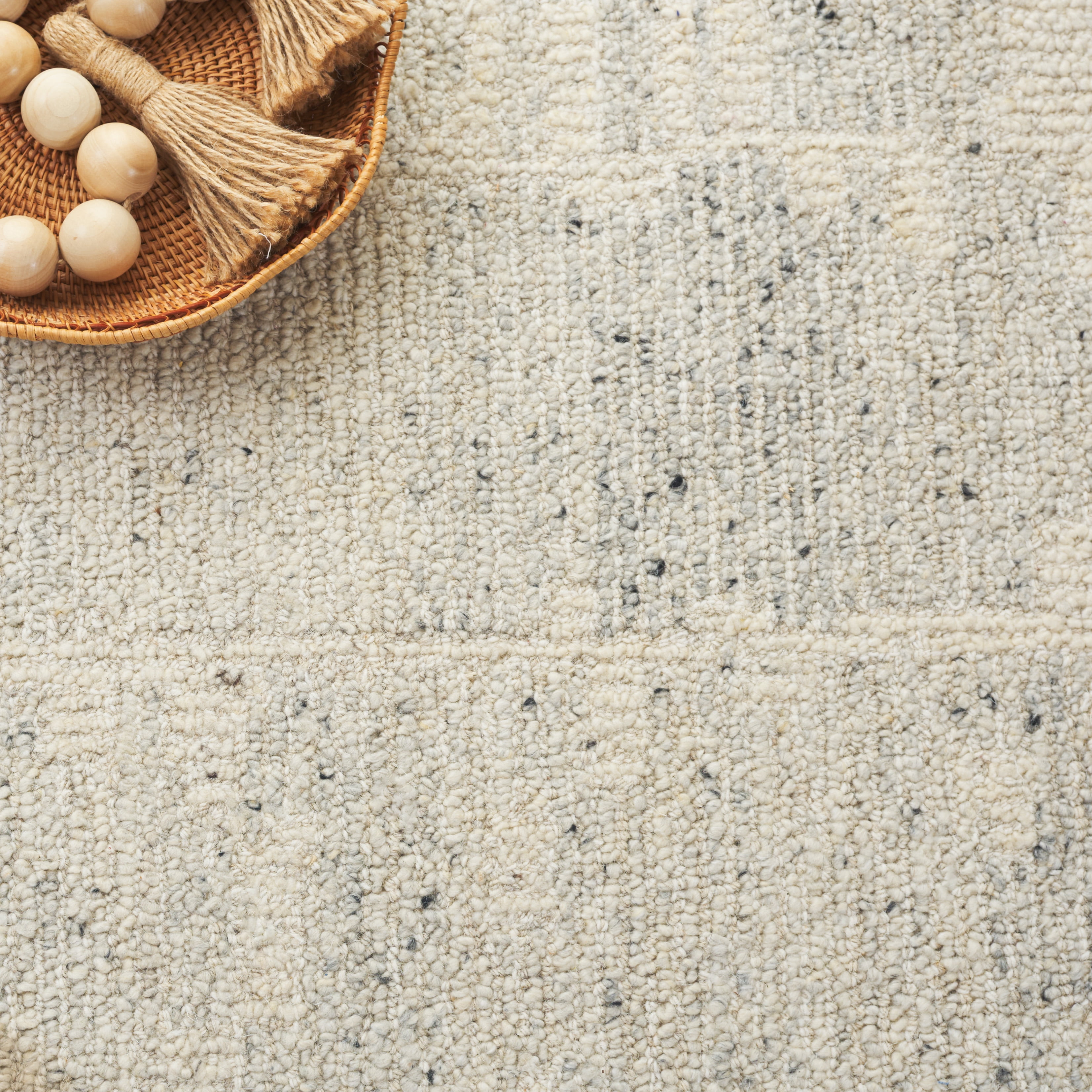 SAFAVIEH Pine Donald Solid Area Rug, Beige/Grey, 6' x 9'