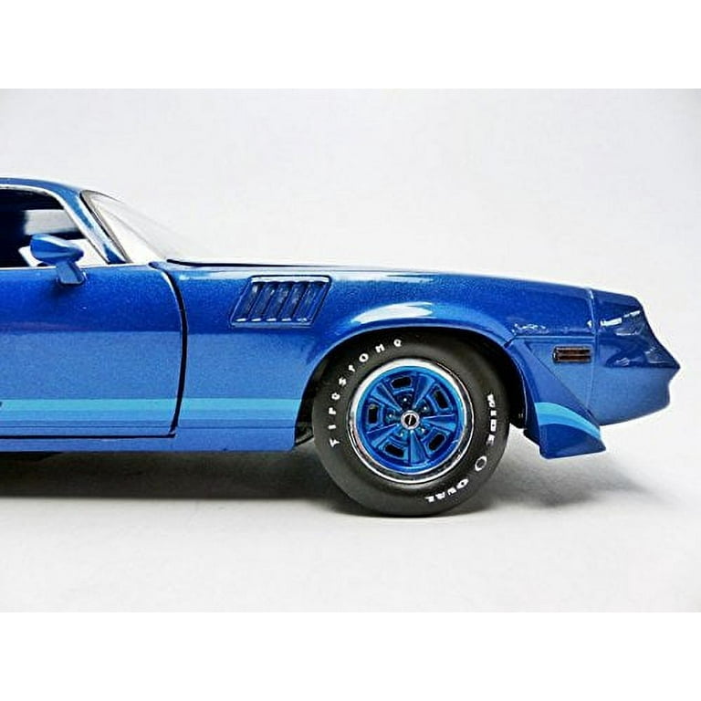 1979 CHEVROLET CAMARO Z28 ミニカー1/18 1979 Chevrolet Camaro Z/28 Gold Terminator 2: Judgment Day