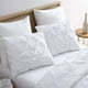 thumbnail image 4 of Juego de edredón de 3 piezas con pliegues, juego de cama de microfibra suave lavada con flecos para hotel, dormitorio, habitación de invitados (Queen, blanco), 4 of 5