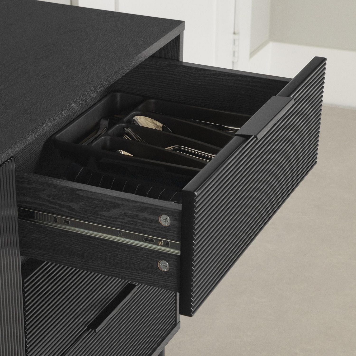 Buffet avec portes rainurées et tiroirs de la collection Arlo South Shore