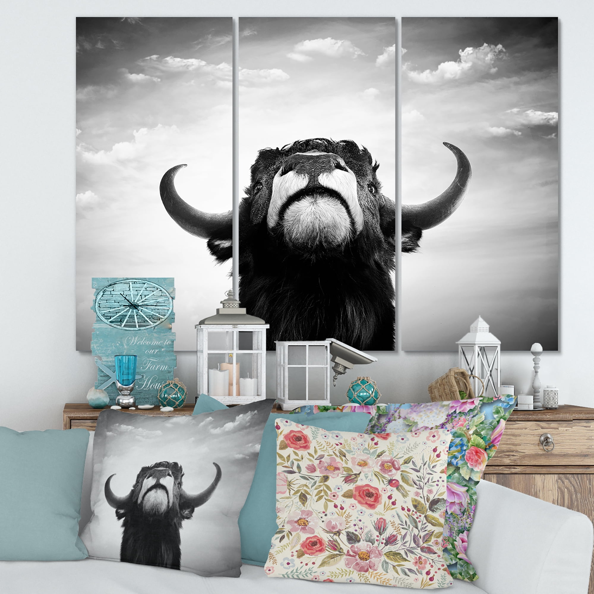 Designart ' Black and White Portrait Of A Spanish Bull I ' Farmhouse Canvas Wall Art Print