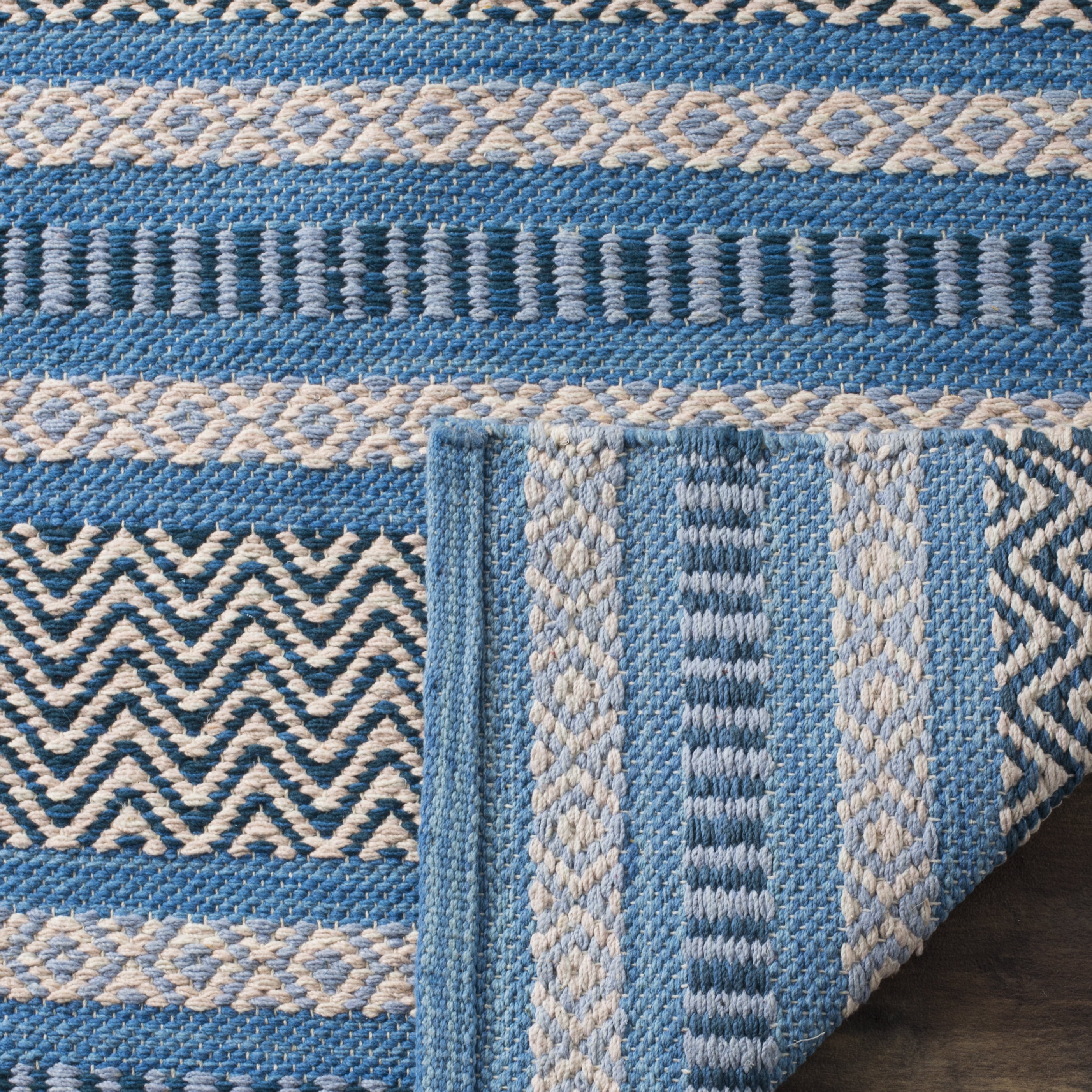 SAFAVIEH Montauk Jobeth Striped Soft Braided Cotton Runner Rug, Blue/Grey, 2'6" x 6'