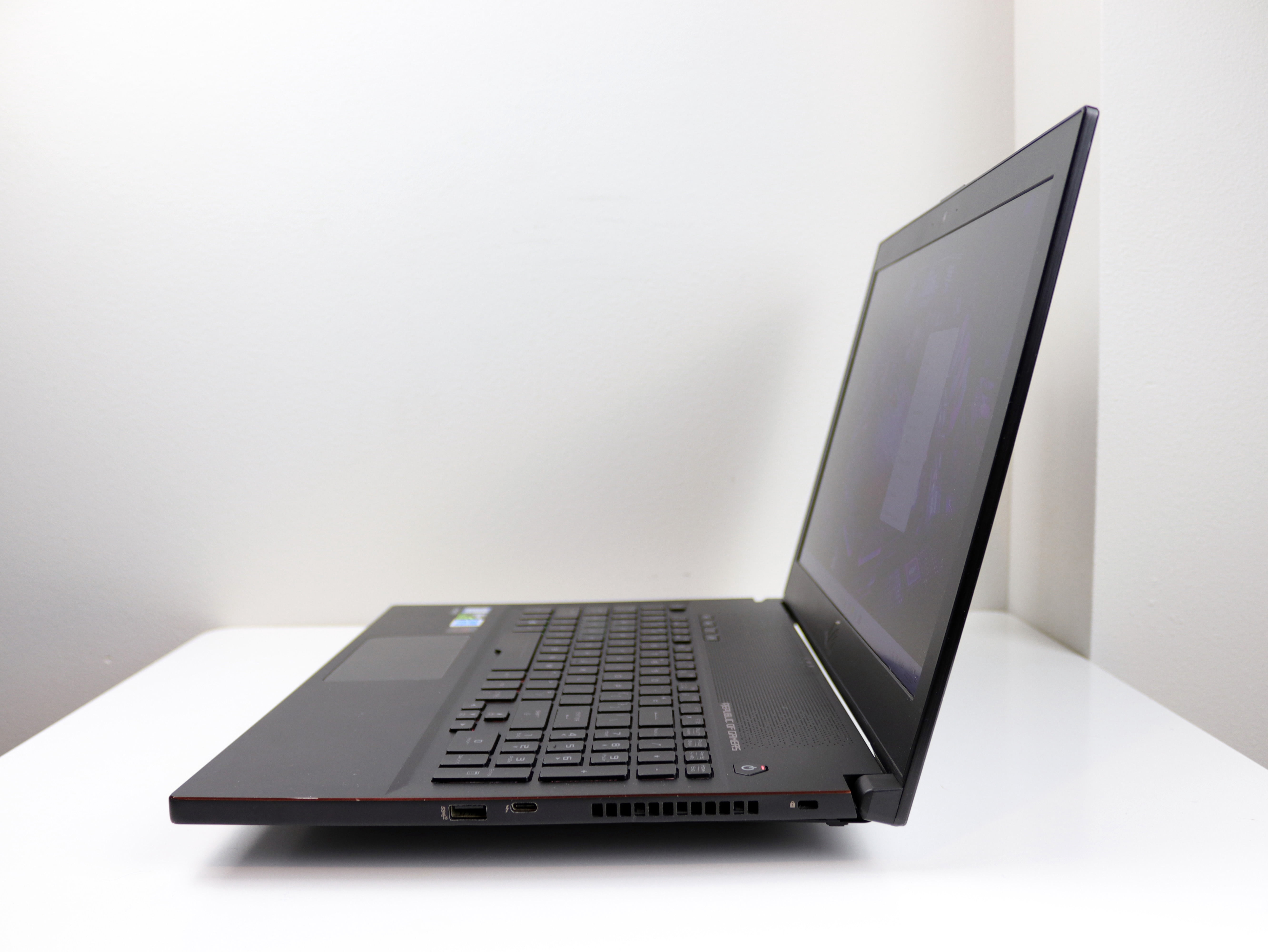 ASUS ZEPHYRUS GM501G 15.6" Laptop i7-8750H 16GB RAM 512GB SSD NVIDIA GTX 1070 Windows 11 Pro