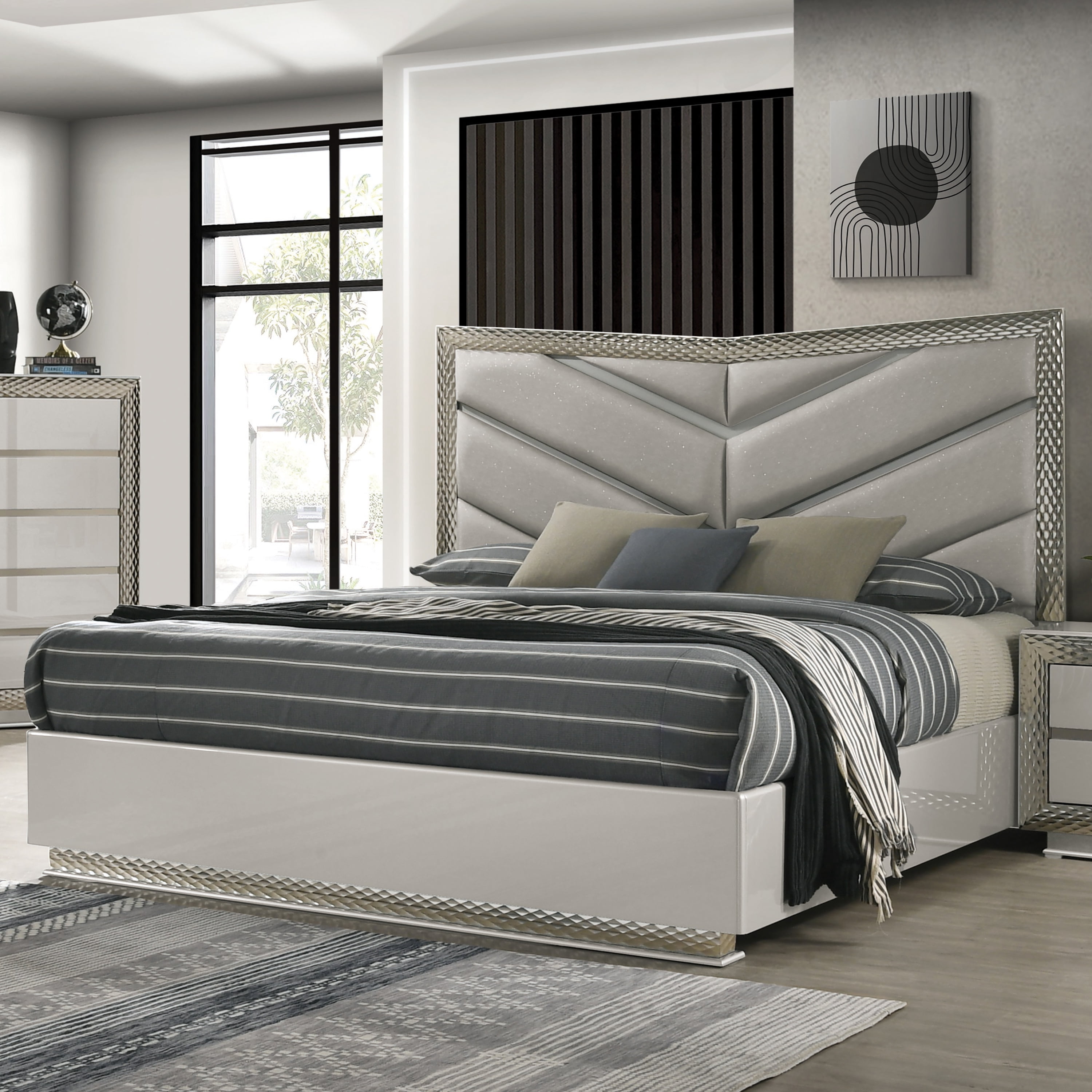 Furniture of America Encina Solid Wood Platform Bed with LED, Queen, Gray