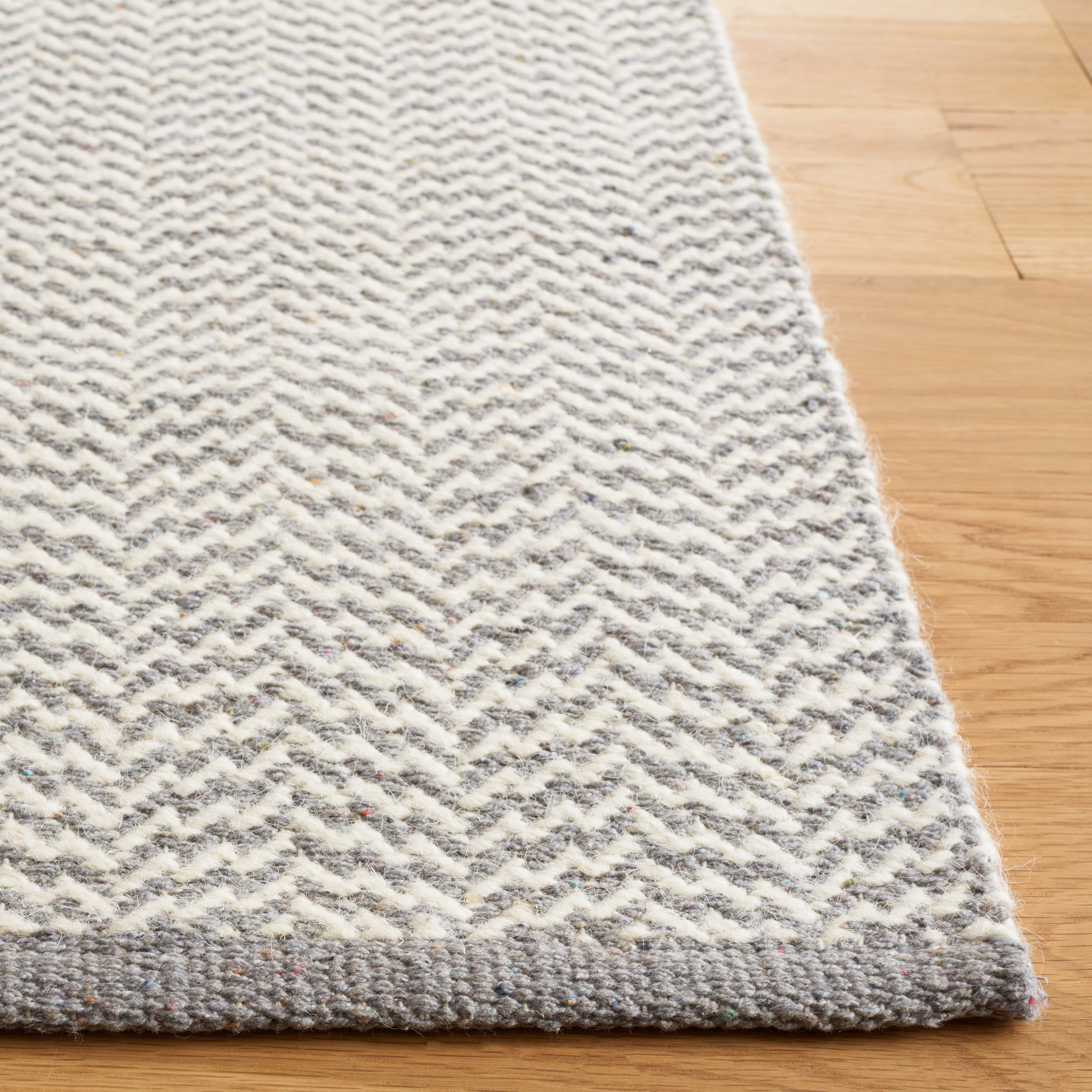 SAFAVIEH Vermont Zavia Chevron Area Rug, Grey/Ivory, 6' x 9'