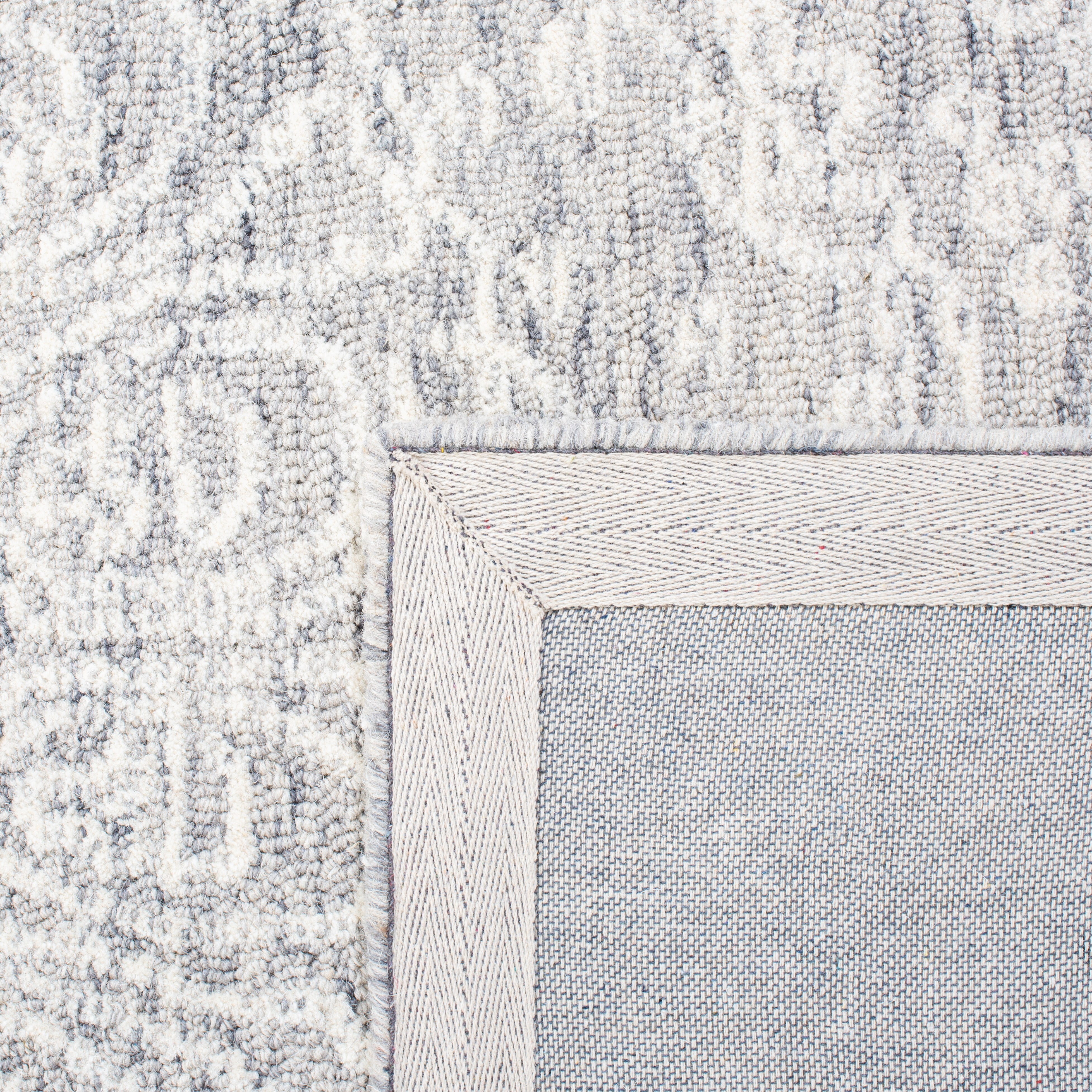 Safavieh Metro Alaois Medallion Area Rug, Gray/Ivory, 4' x 6'