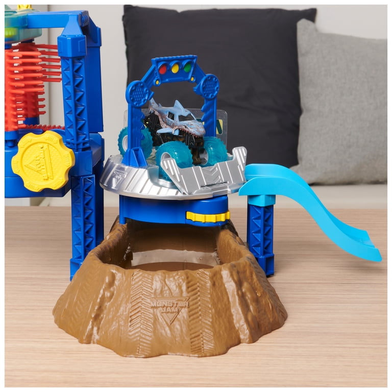 Monster Jam Megalodon Monster Wash Playset with Color-Changing