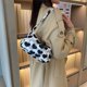 thumbnail image 1 of Bolso de hombro para mujer y niña, bolso con cremallera, bolso de compras con forma de corazón, bolso con asa superior (negro), 1 of 8