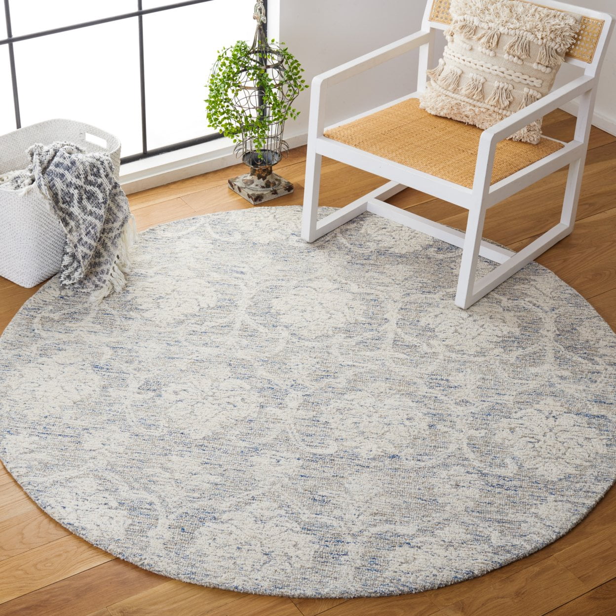 SAFAVIEH Metro Sutton Medallion Area Rug, Light Blue/Ivory, 5' x 8'