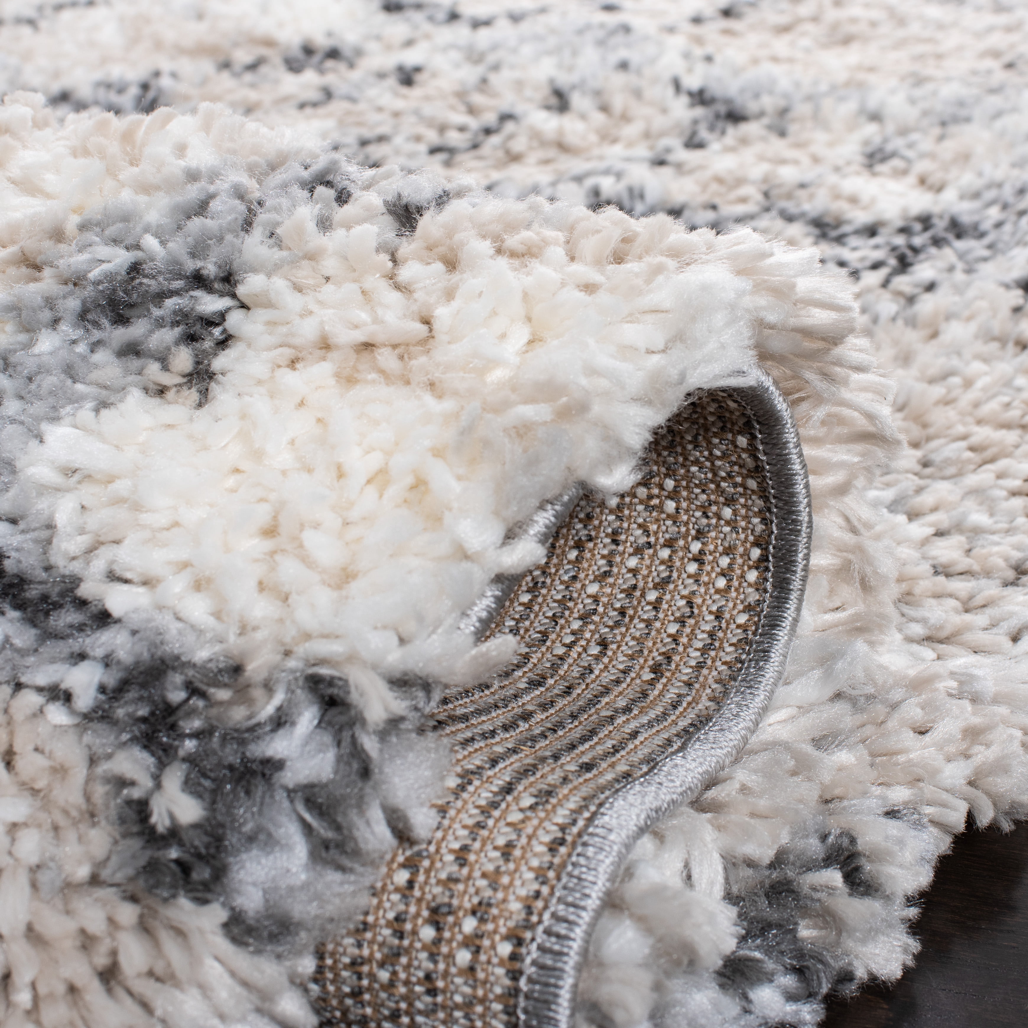 SAFAVIEH Fontana Shag Daphne Block Plush Area Rug, Ivory/Grey, 3' x 3' Round