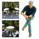 thumbnail image 3 of Miniatura de plástico a escala 1/64 de un camarero/a tomando café Camisa Azul, 3 of 9