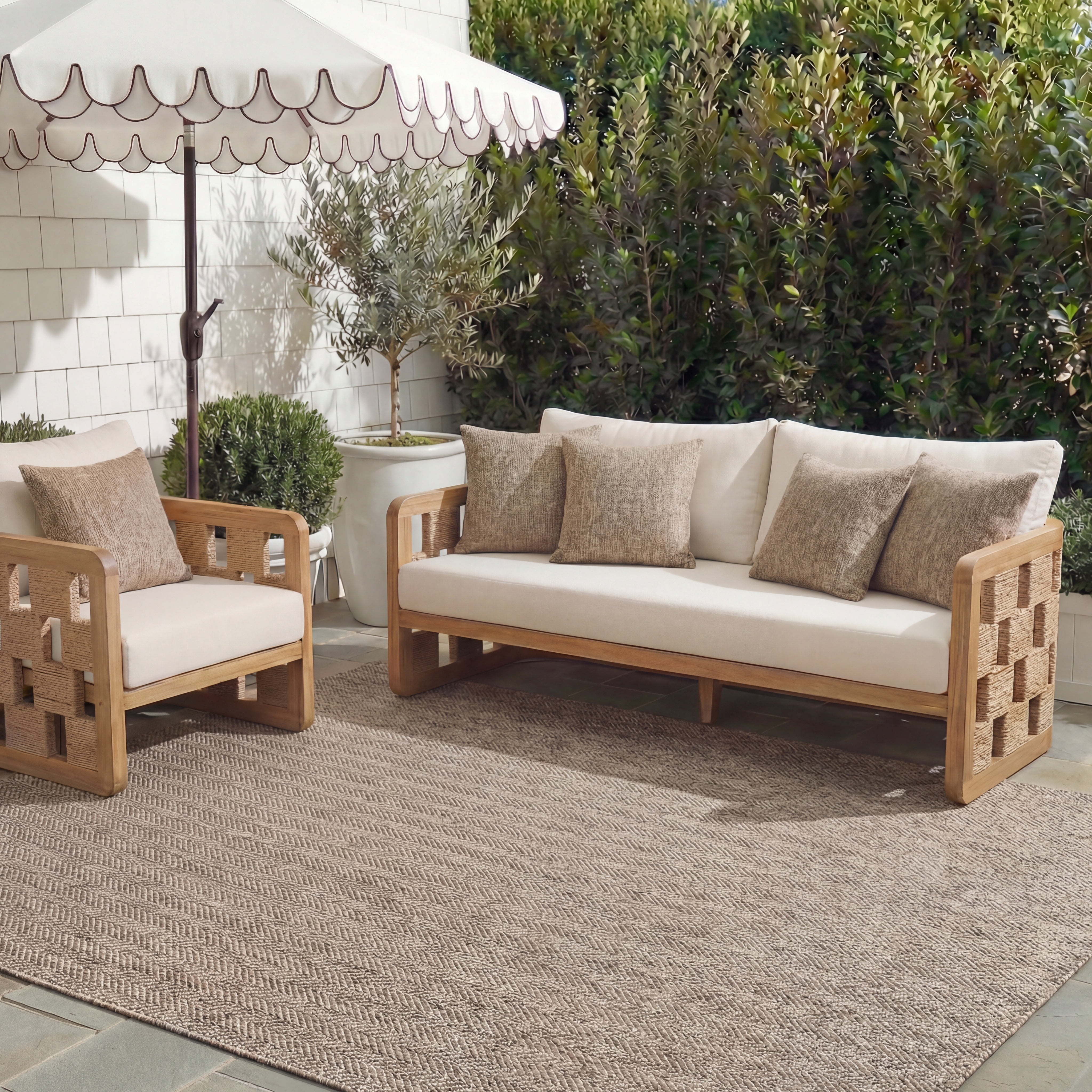 SAFAVIEH Courtyard Blazhe Chevron Indoor/Outdoor Area Rug, Brown/Beige, 8' x 10'