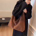 thumbnail image 4 of Bolso informal de piel suave de gran capacidad para mujer, nuevo bolso de hombro de ante, bolso de mano de moda, bolso tipo cubo combinable a la moda 2025, 4 of 5