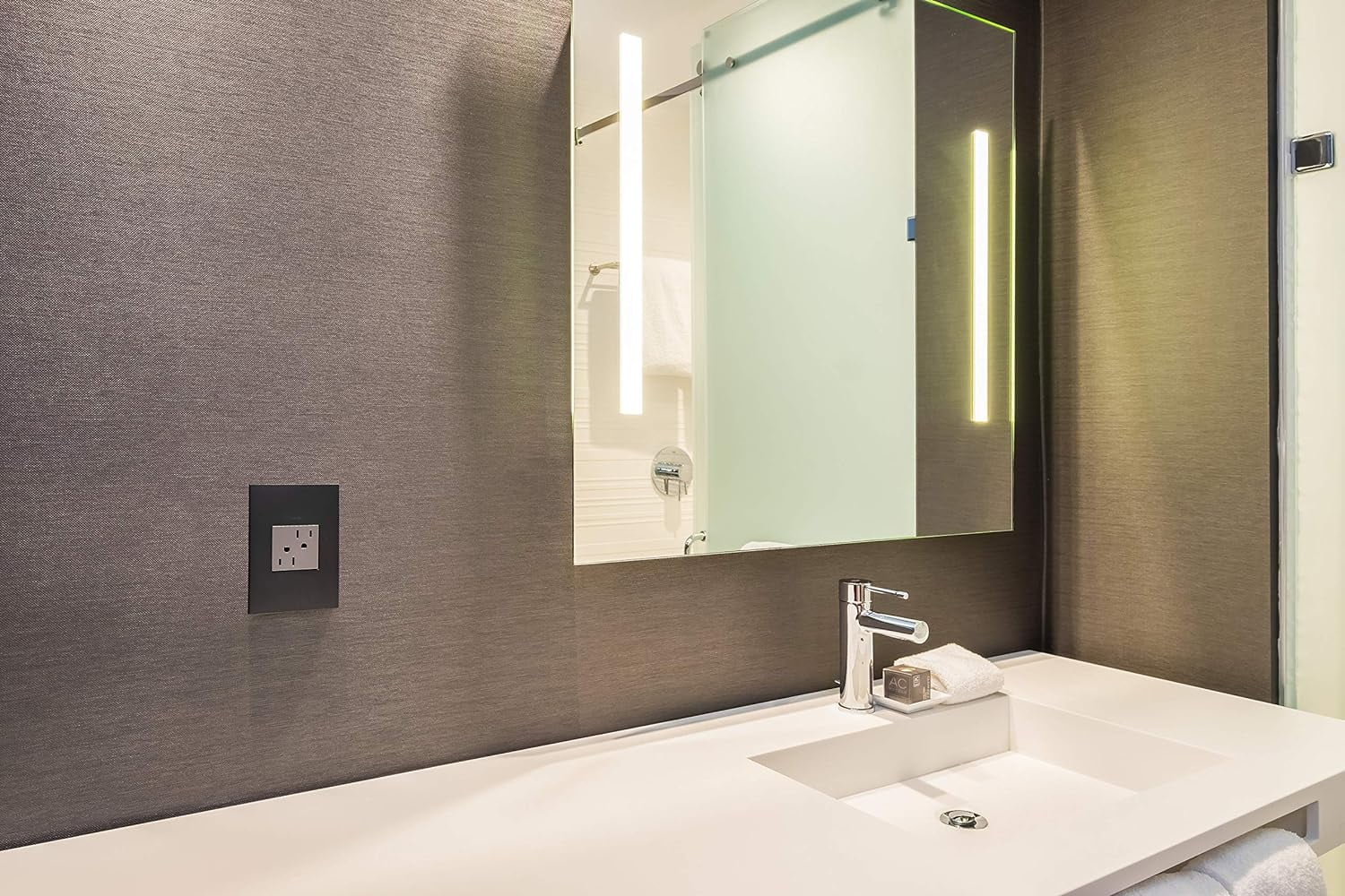 Legrand adorne 15A GFCI Tamper-Resistant Outlet with Matching Wall Plate (Magnesium Finish), AGFTR2152M4WP Standard Outlet with Wall Plate Magnesium