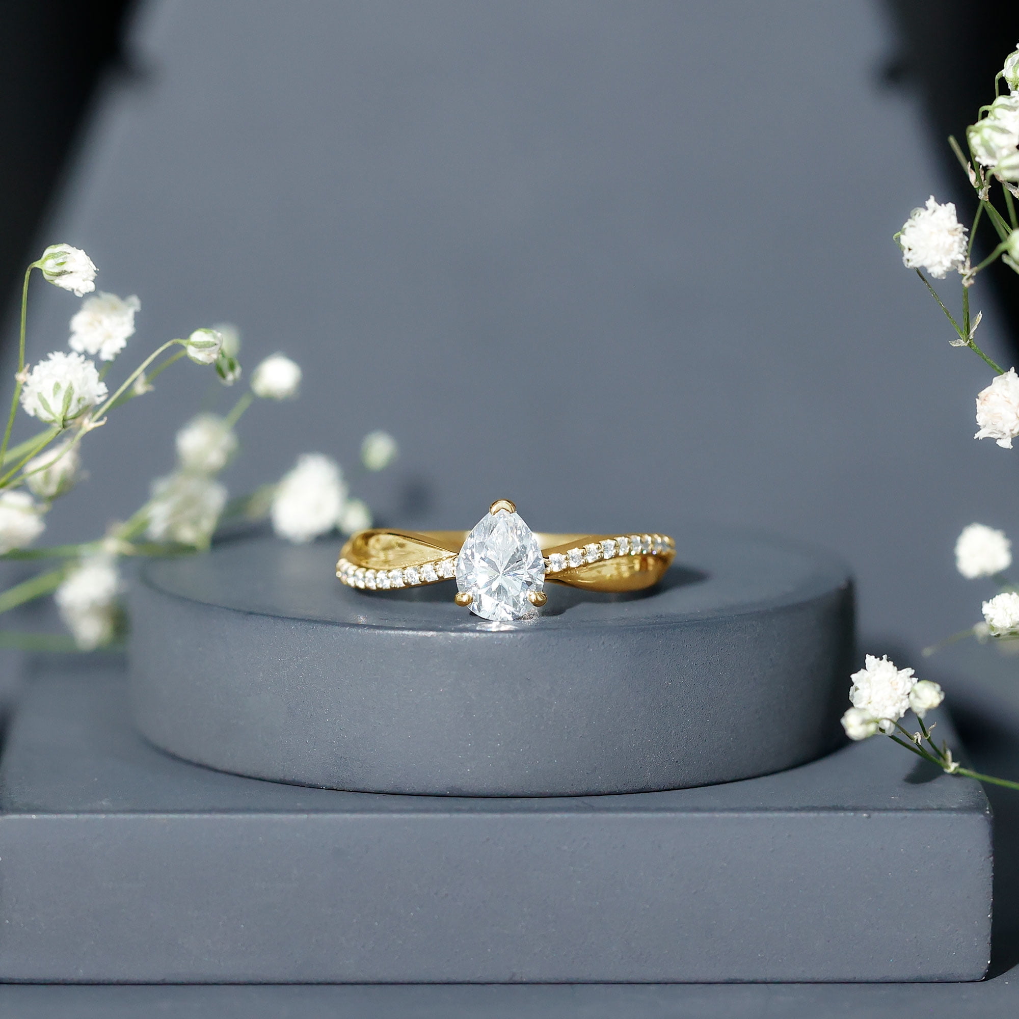 Rosec Jewels Pear Shaped Moissanite Solitaire Engagement Ring for Women (1.3 Carat, D-VS1 Quality) - Jewelry Box Included, 14K Yellow Gold, US 13.00