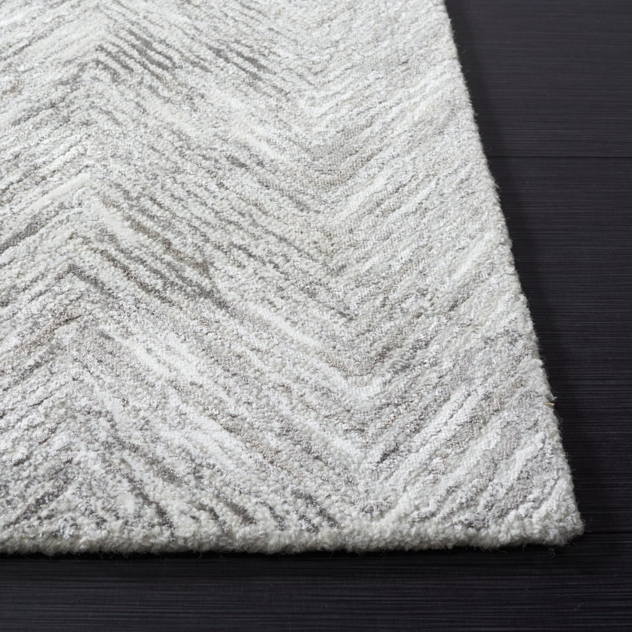 SAFAVIEH Soho Ryker Zig-Zag Area Rug, Grey/Ivory, 4' x 6'