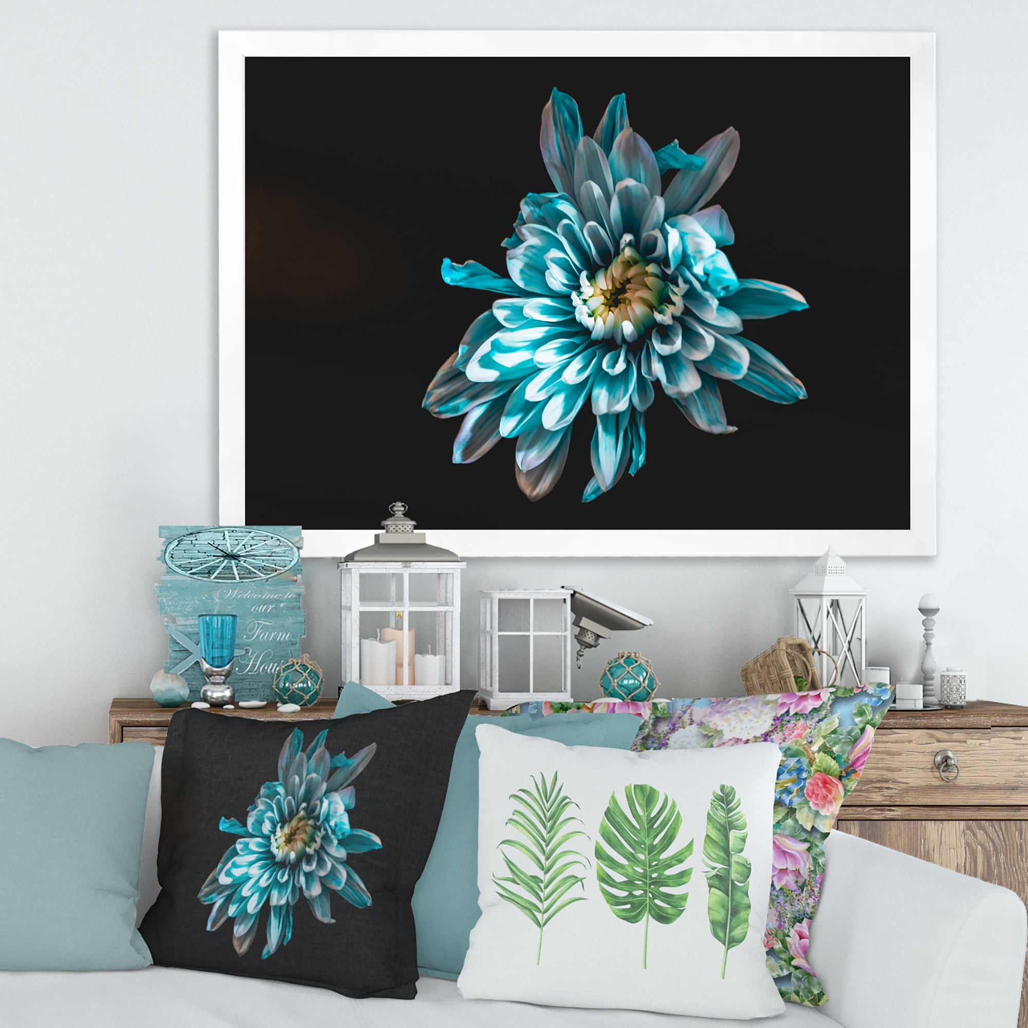 Designart 'Top View of White and Blue Flower' Traditional Framed Art Print