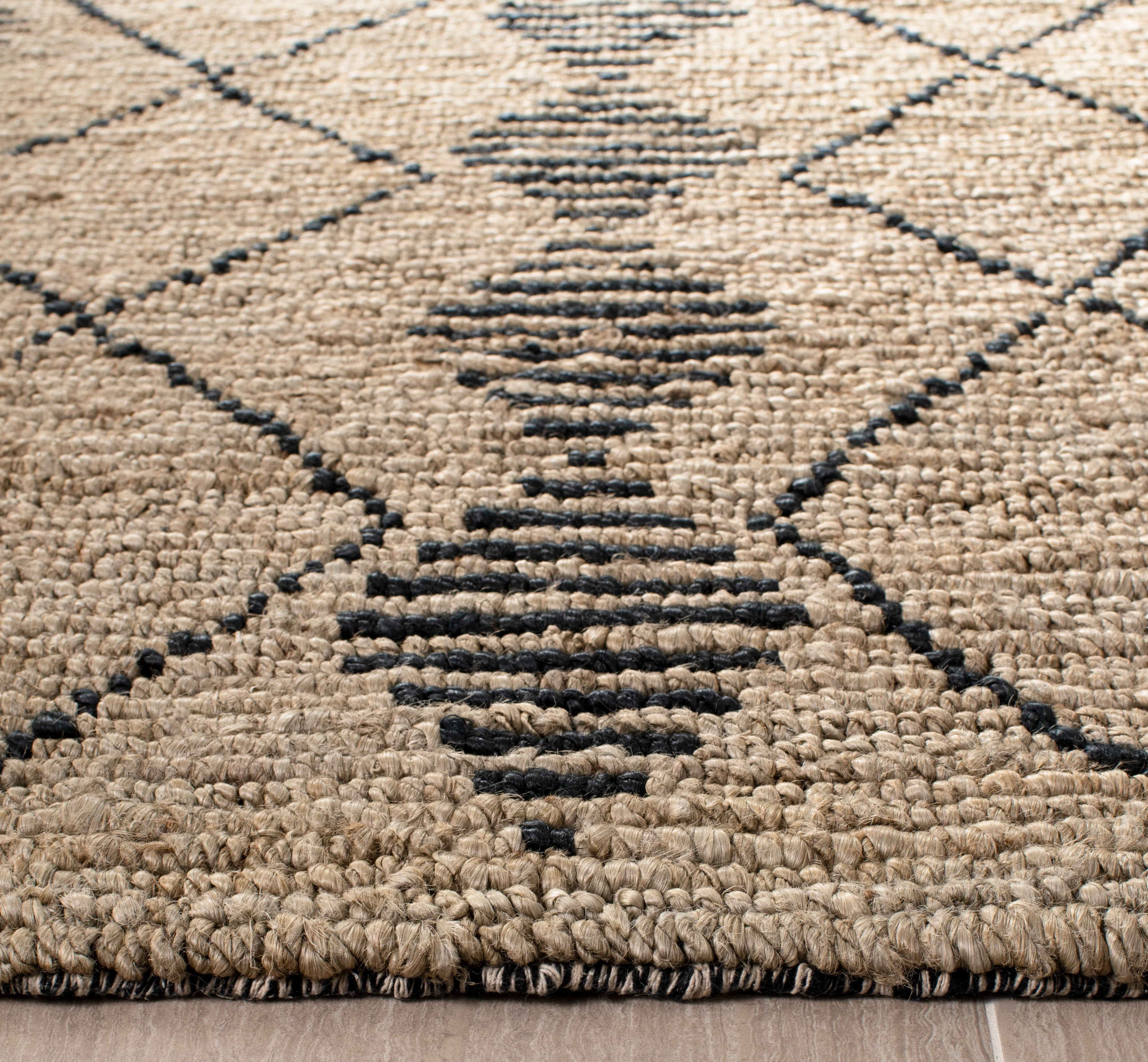 SAFAVIEH Bohemian Corie Geometric Runner Rug, Beige/Black, 2'6" x 8'