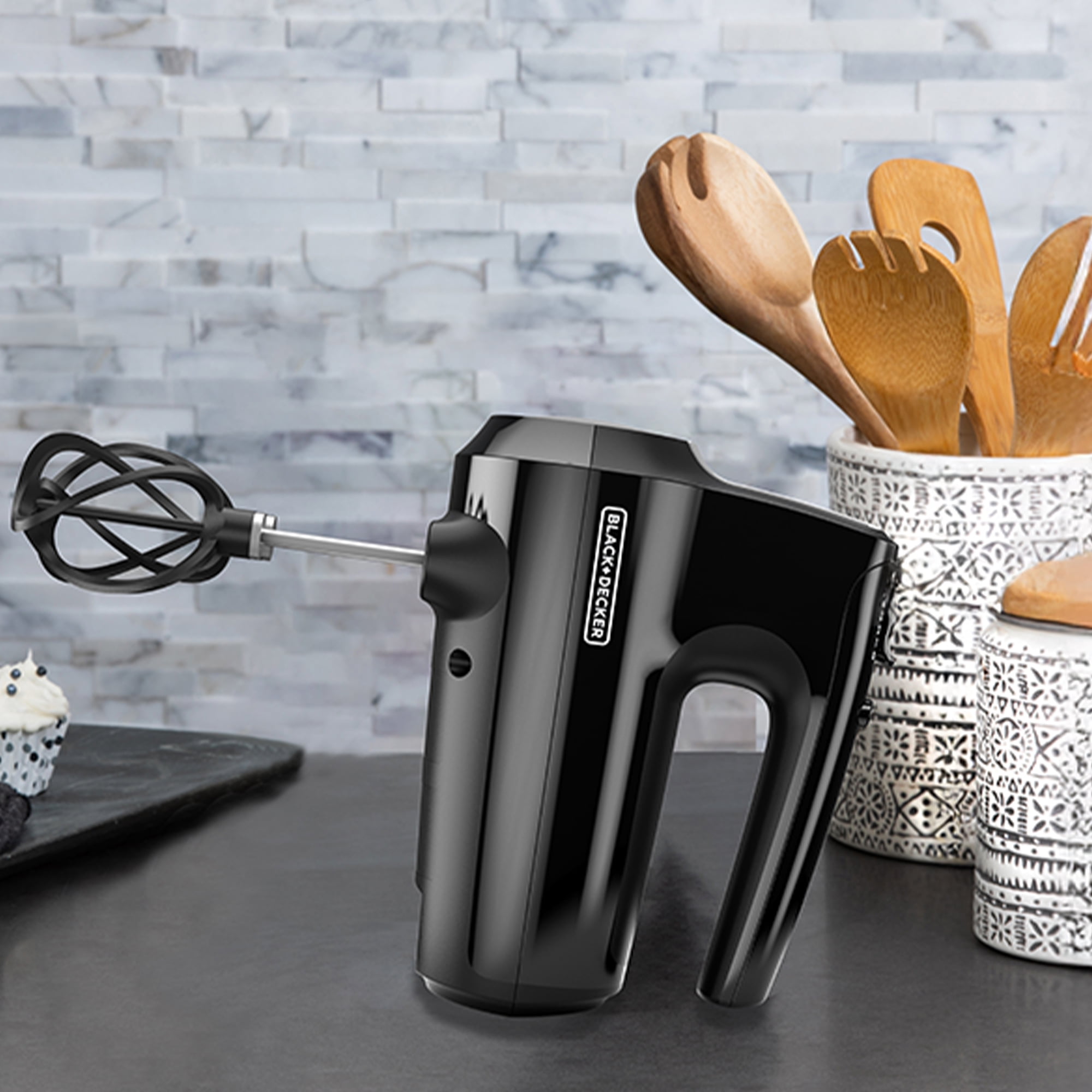 BLACK+DECKER Helix Performance 5-Speed Premium Hand Mixer, Nylon, Black